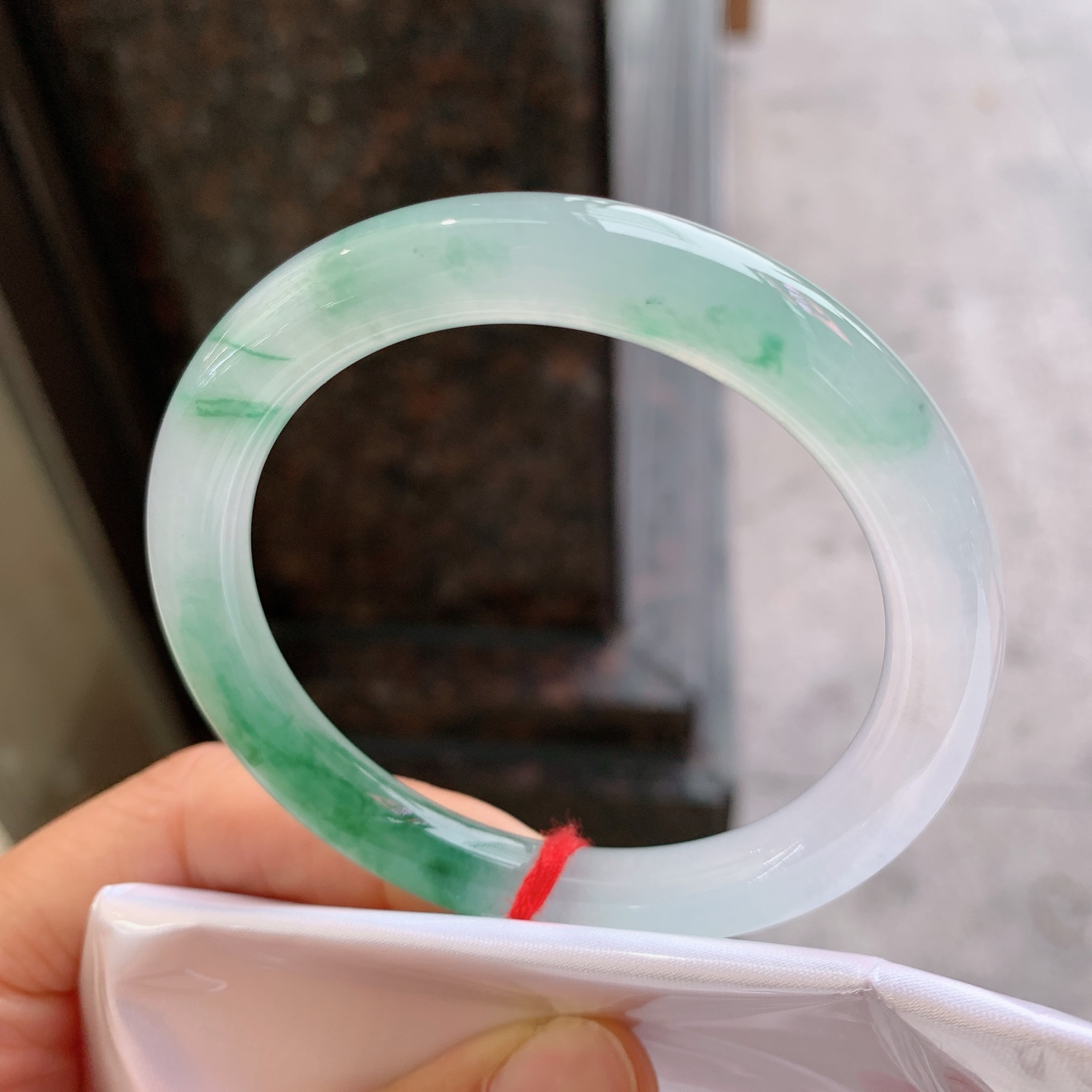 圆条冰飘绿花，有纹、有裂，尺寸：55/8.8，料子漂亮