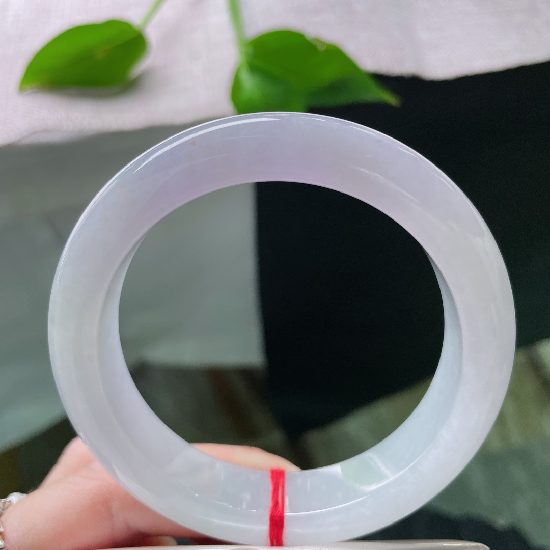 57.9/13.9/9.3，正圈，淡紫如雾，冰透如玉，温柔不挑人。版型厚装，一点皮纹不显，ss518