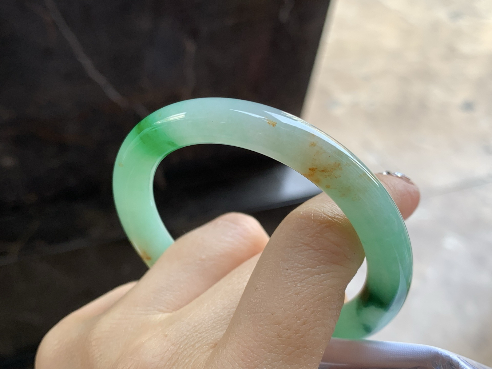 51.5-8.5

带色圆条手镯^_^肉质细腻 颜色漂亮有特色