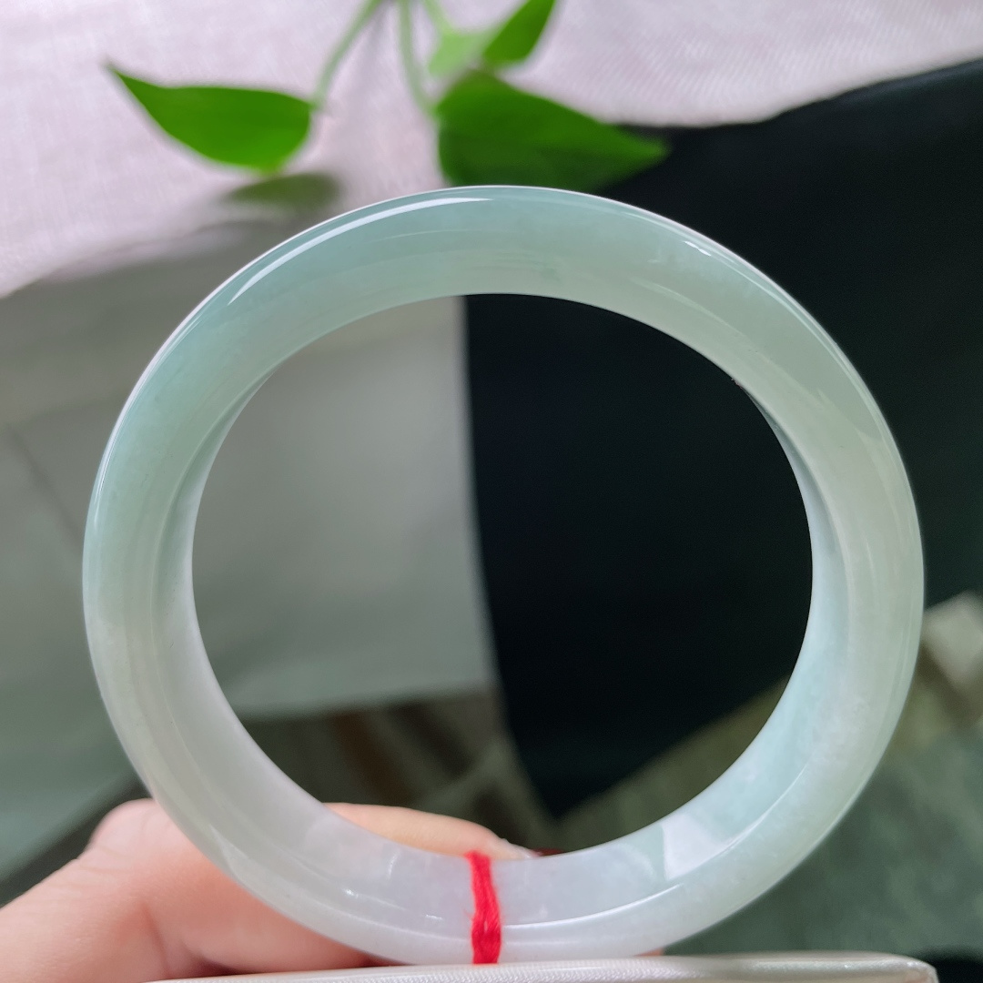 57.9/12.1/7.4，蓝底正圈，肉质细腻干净，把内心的一整片宁静戴腕间，无裂，ss51926a