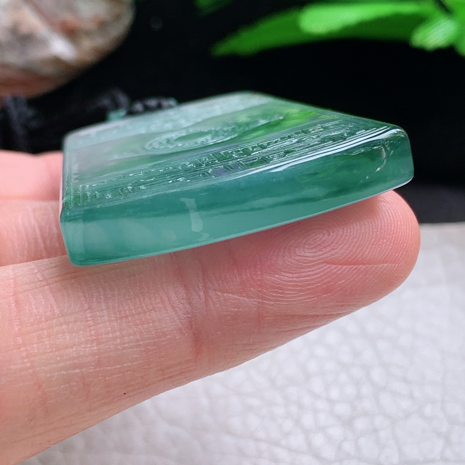 yl实拍45.6*32.8*5.5缅甸翡翠冰绿怀古雕冰飘花平安无事牌玉吊坠 玉挂件