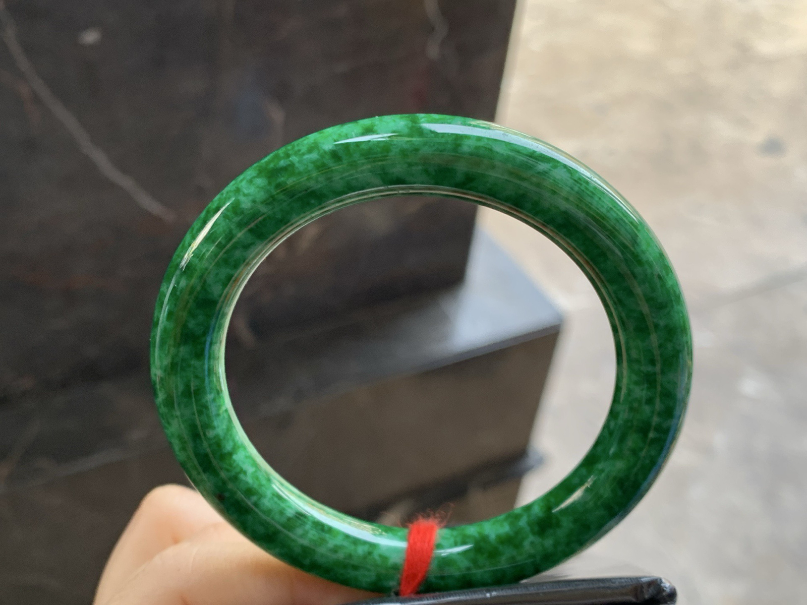 57-10.5

藓加绿圆条手镯^_^特色料子～