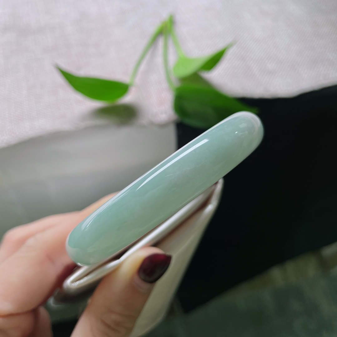 57.9/12.1/7.4，蓝底正圈，肉质细腻干净，把内心的一整片宁静戴腕间，无裂，ss51926a