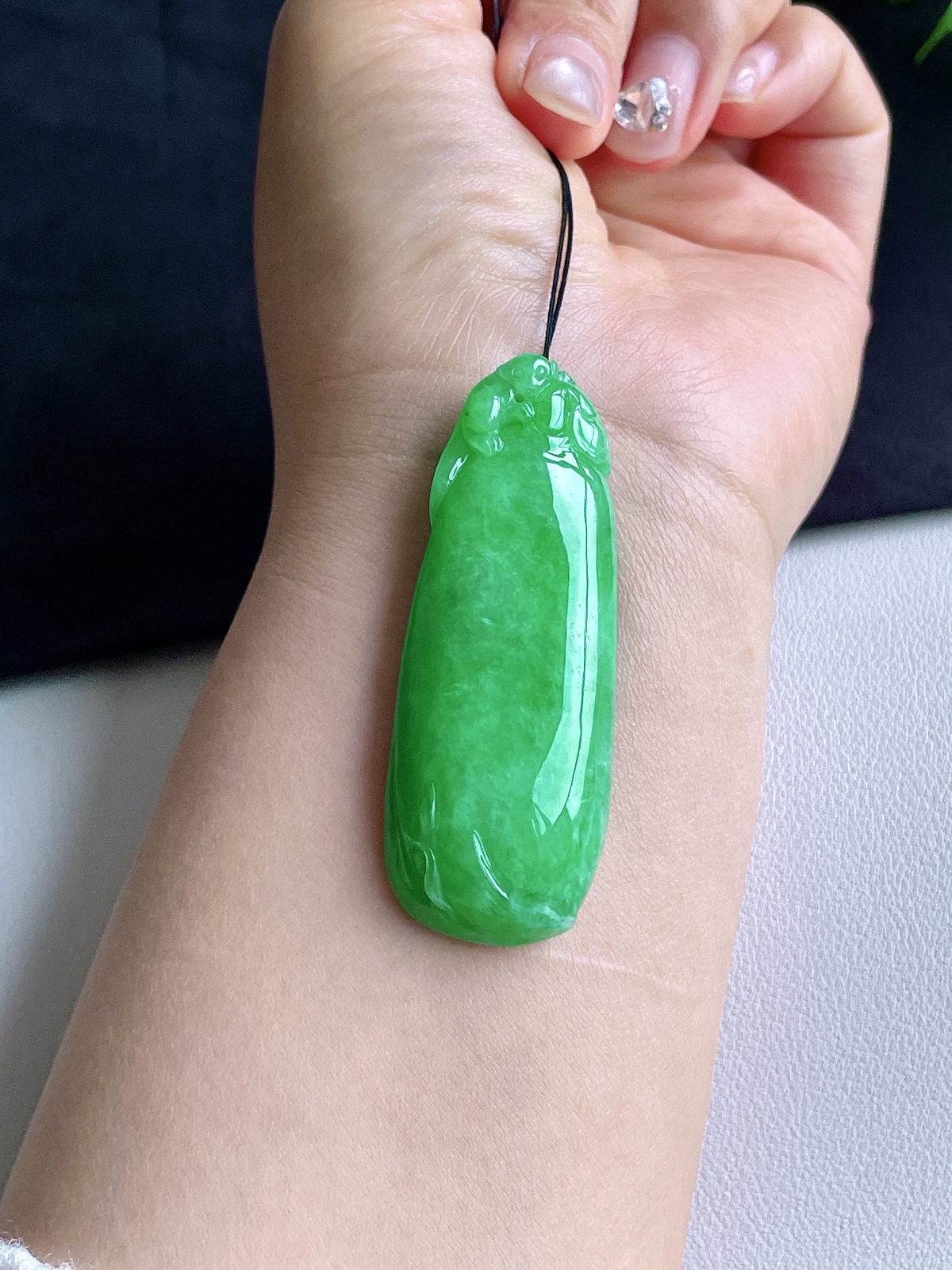 【裸石】冰阳绿福瓜大福瓜吊坠
【说明】缅料 完美 性价比高  
【尺寸】63.8-23.6-11.5
【重量】31.7克