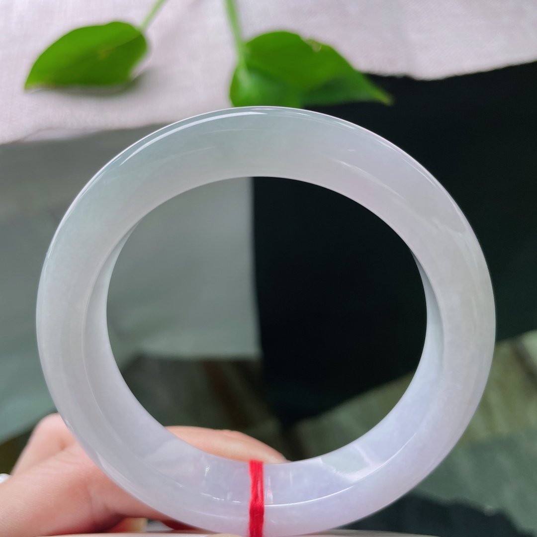 57.9/13.9/9.3，正圈，淡紫如雾，冰透如玉，温柔不挑人。版型厚装，一点皮纹不显，ss518