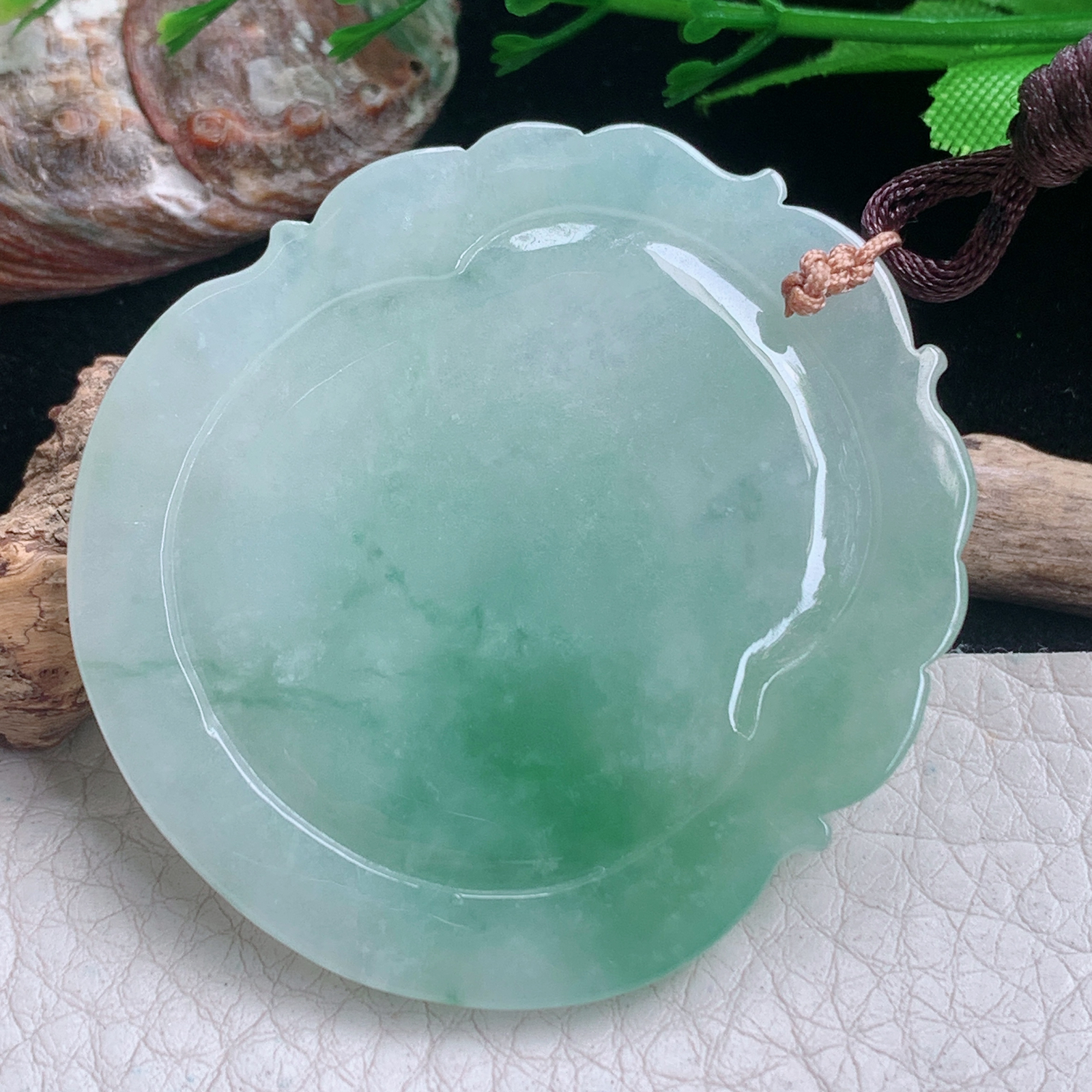 bg实拍51.6*46.5*6.5缅甸翡翠精雕冰飘绿阿弥陀佛 生肖守护神玉吊坠 玉挂件