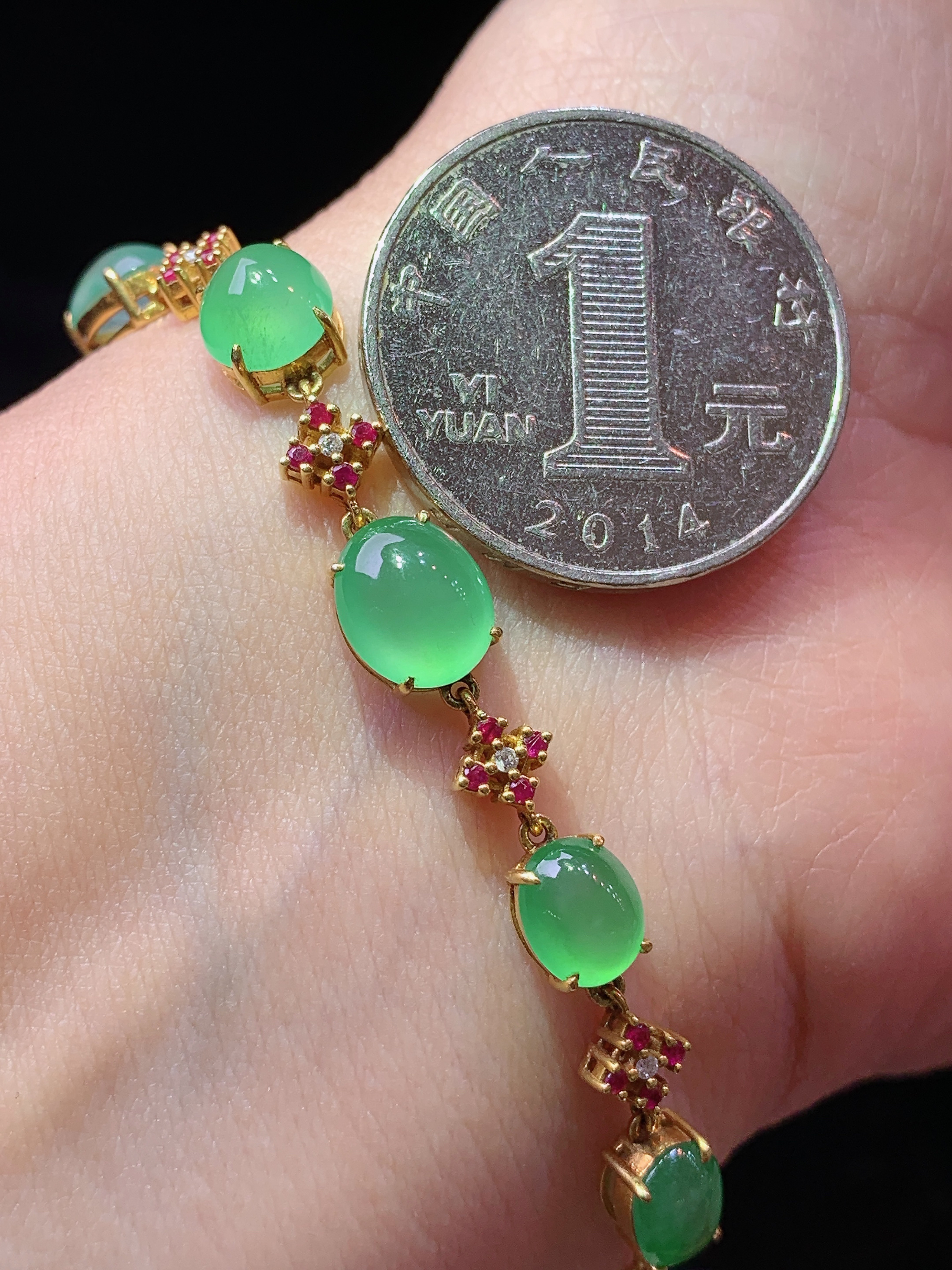 18k金钻镶嵌冰晴绿蛋面手链 玉质细腻 色泽艳丽清新 水润亮眼 整体尺寸170*4*5.6j3