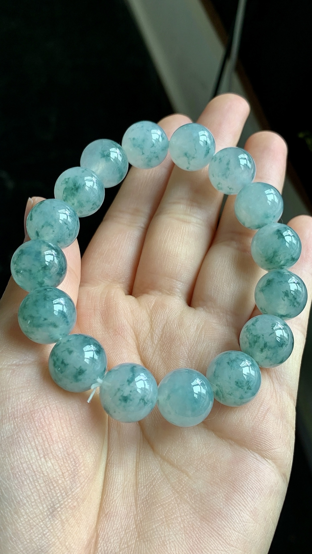 天然翡翠，飘花冰手串，底子细腻，尺寸12.8，编号ah423