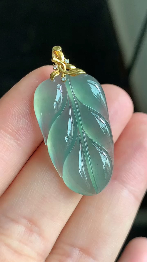 ️天然翡翠，晴水树叶，18k金，尺寸31.7/17.8/4.6，ao423