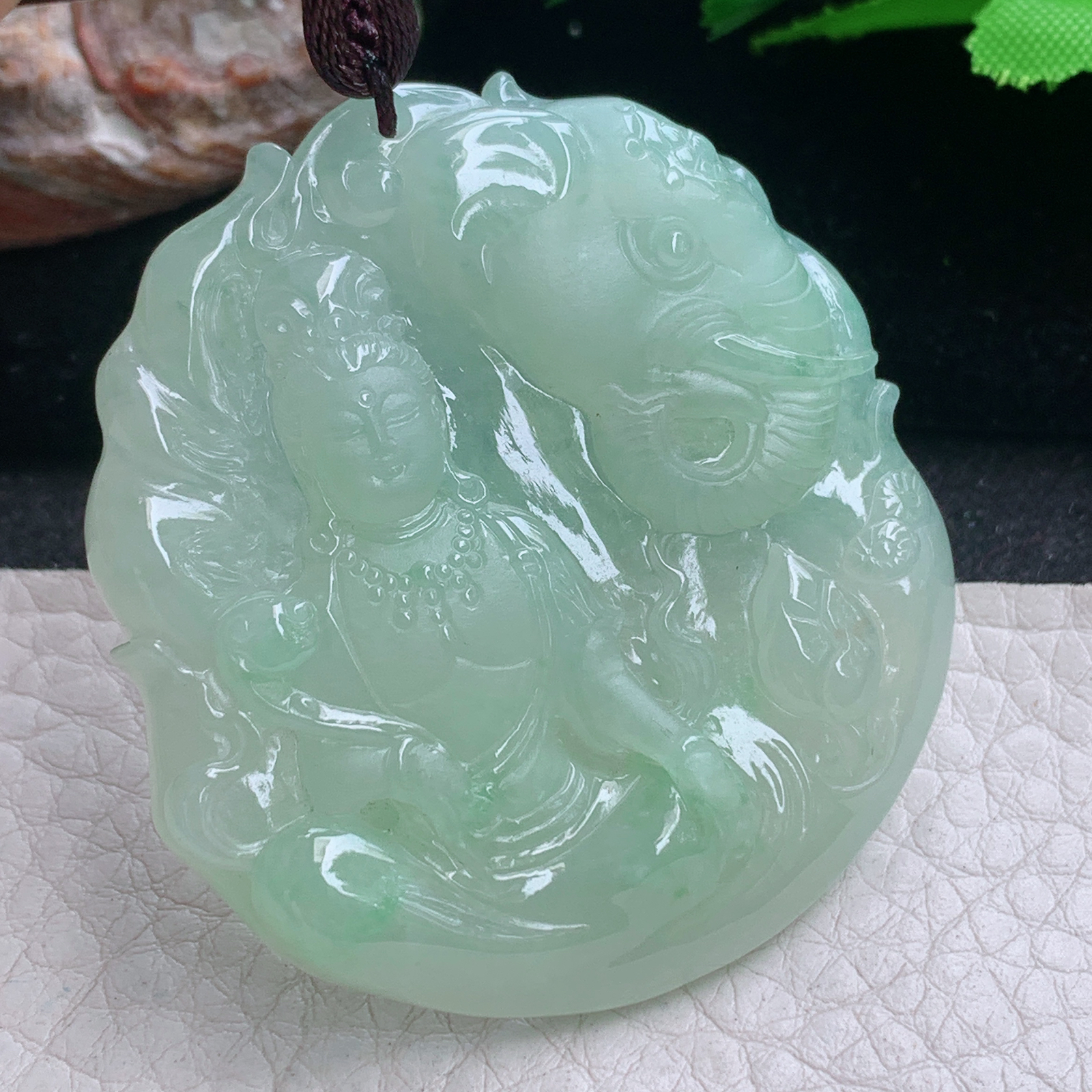 bg实拍50*46.5*6缅甸翡翠精雕甜绿普贤菩萨 生肖守护神玉吊坠 玉挂件
