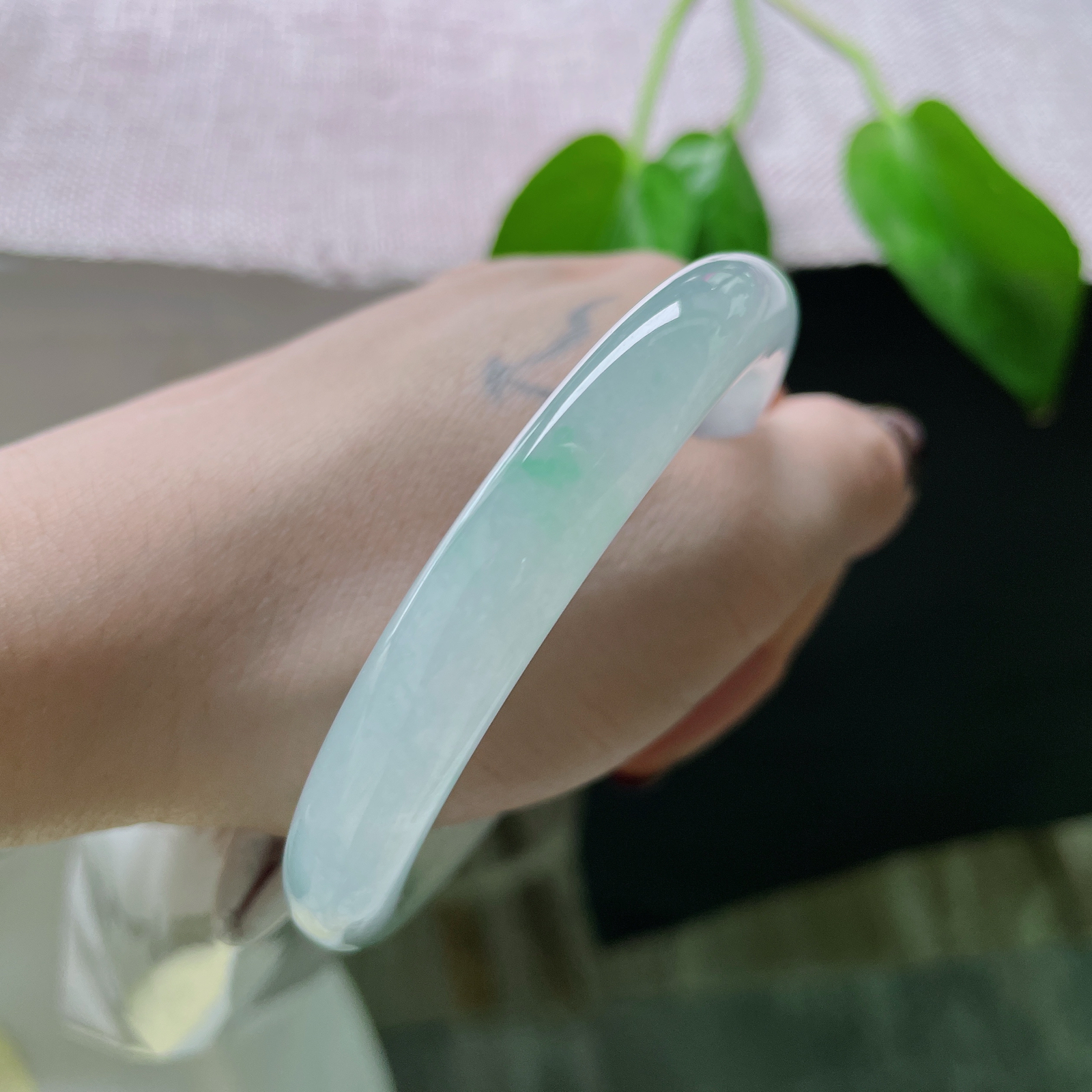 54.5/9.6，冰晴圆条，如烟似雾，自成一方旖旎天地。高贵又神秘，ss50925a..