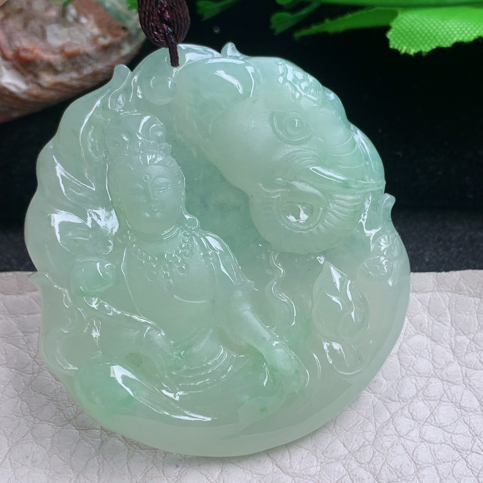 bg实拍50*46.5*6缅甸翡翠精雕甜绿普贤菩萨 生肖守护神玉吊坠 玉挂件