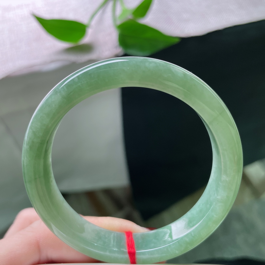 54.5/11.6/7.6，绿底正圈，湖水一般平静致远，种老，清透，无裂，ss51984a