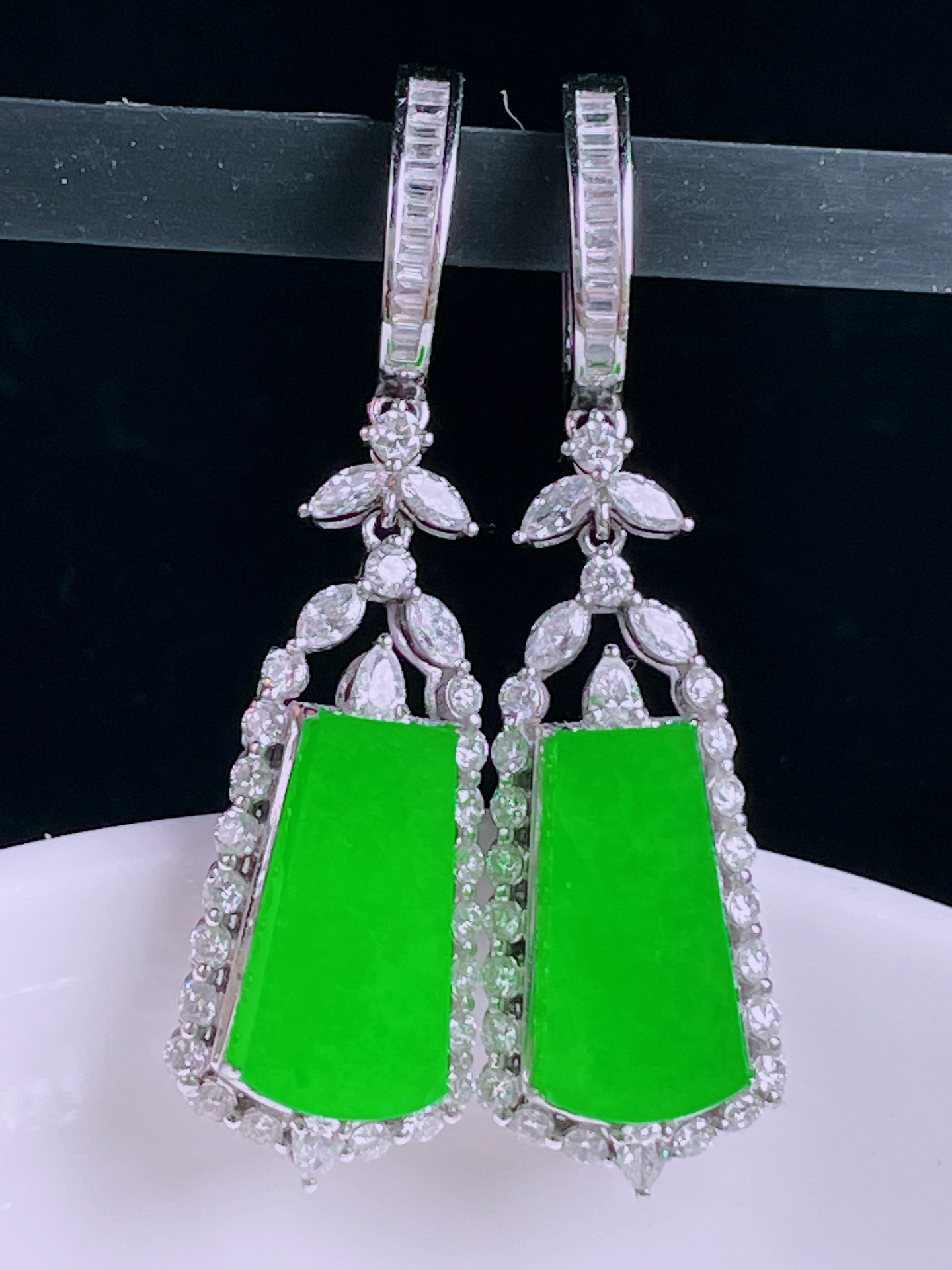 ️冰绿耳坠，老种起光，细底通透，尺寸：42/11.8/8.2，14.8/8.5mm0424