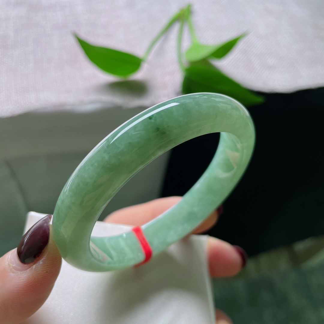 54.5/11.6/7.6，绿底正圈，湖水一般平静致远，种老，清透，无裂，ss51984a