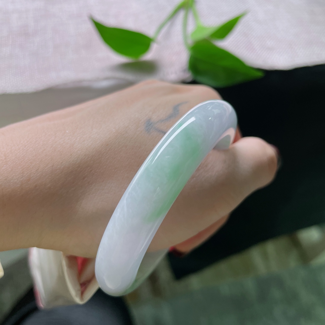 51.8/11.5/8.6正圈，水润细腻，悠悠的云里有淡淡的诗，贵气。无裂，ss50417a