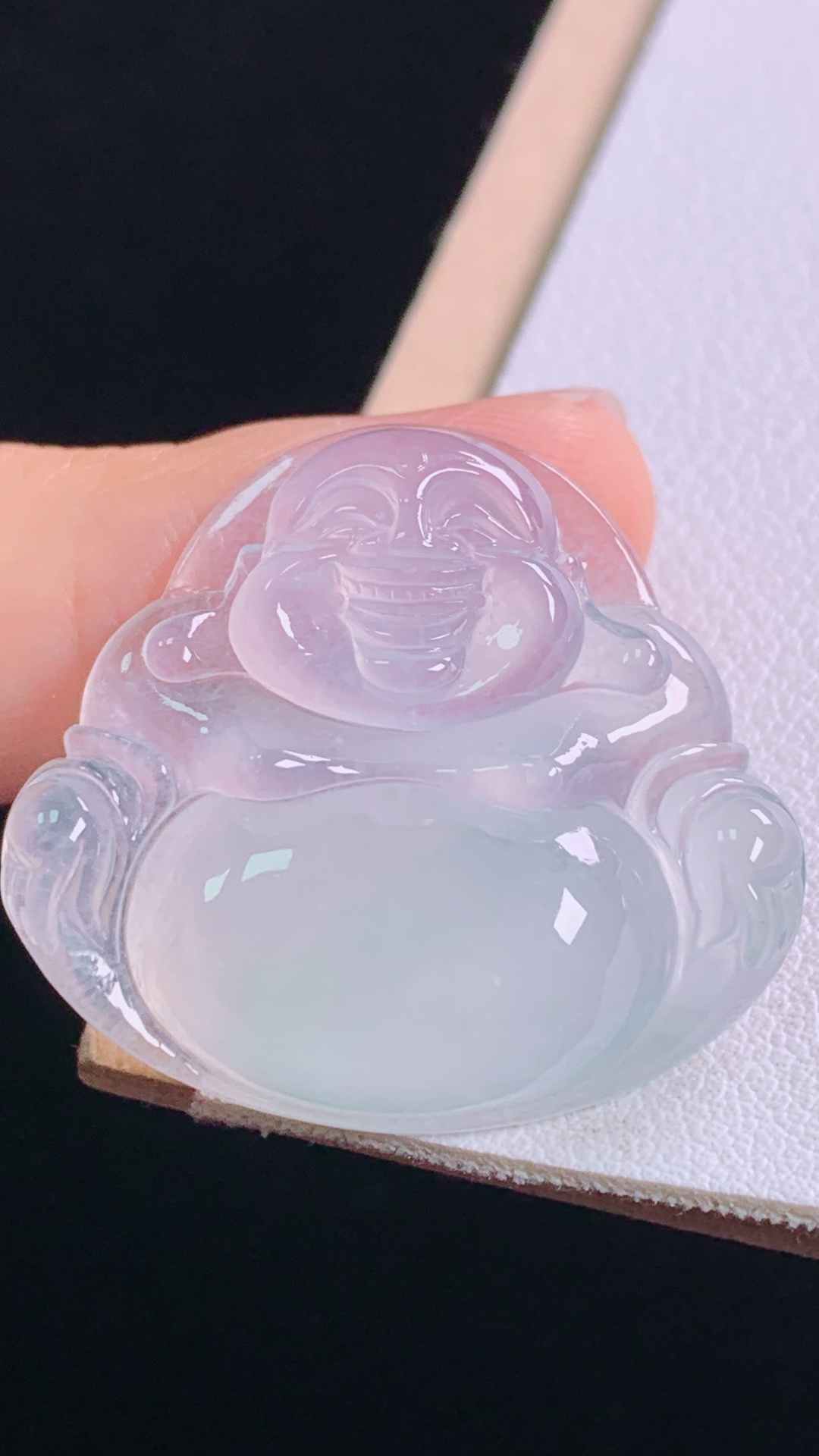 高冰佛公，一刀切，种水，冰透起光，无裂，尺寸:27.3/30.5/6.4mm，编号20