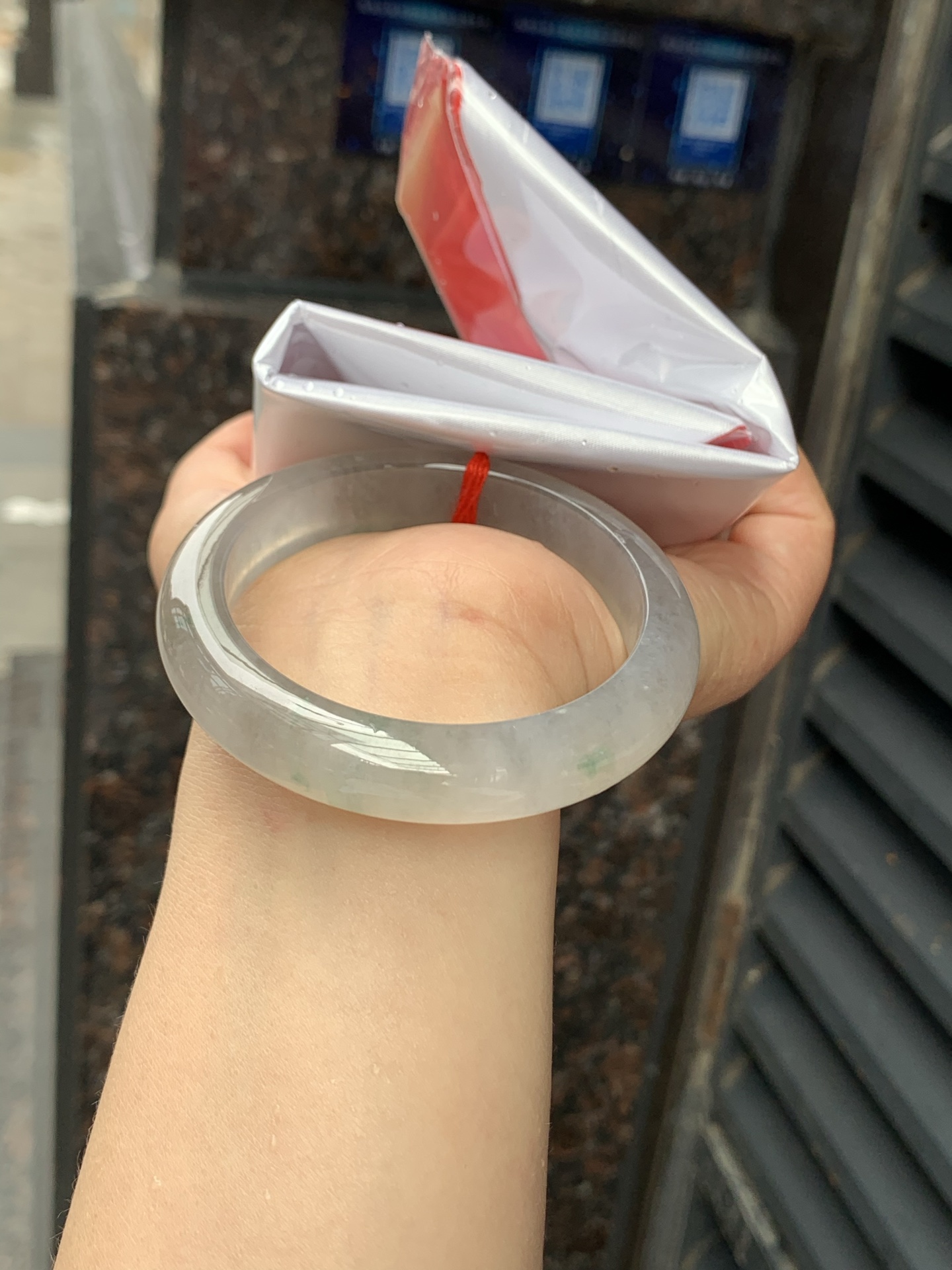 冰茶色正圈，53.1-12-8.5，0424-N530，底妆冰润，珠光宝气的冰咖啡，有种复古难得一见的清冷感，无裂