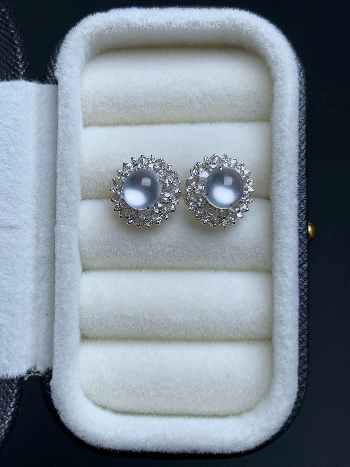 18k金钻镶嵌黑钢玻璃起双眼皮蛋面耳钉 10/9.7/7.8，裸石5.5/5.2/3.5