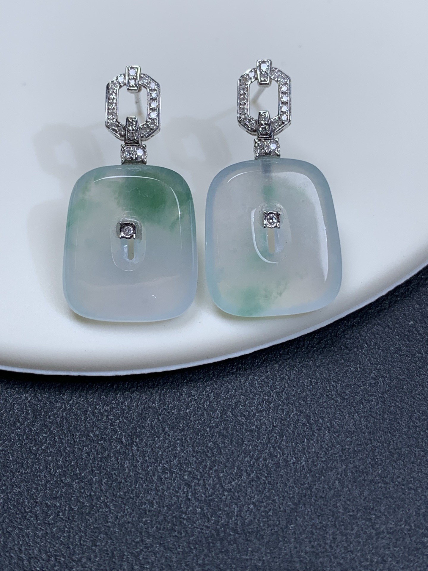 18k金镶嵌冰起光飘绿方糖耳钉27/14.4/3.2，裸石16/14.3/3.2