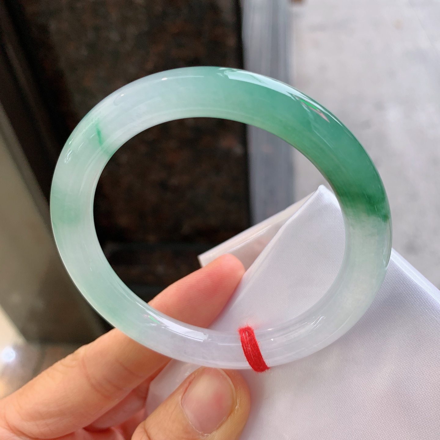 圆条冰飘绿花，有纹、有裂，尺寸：55/8.8，料子漂亮