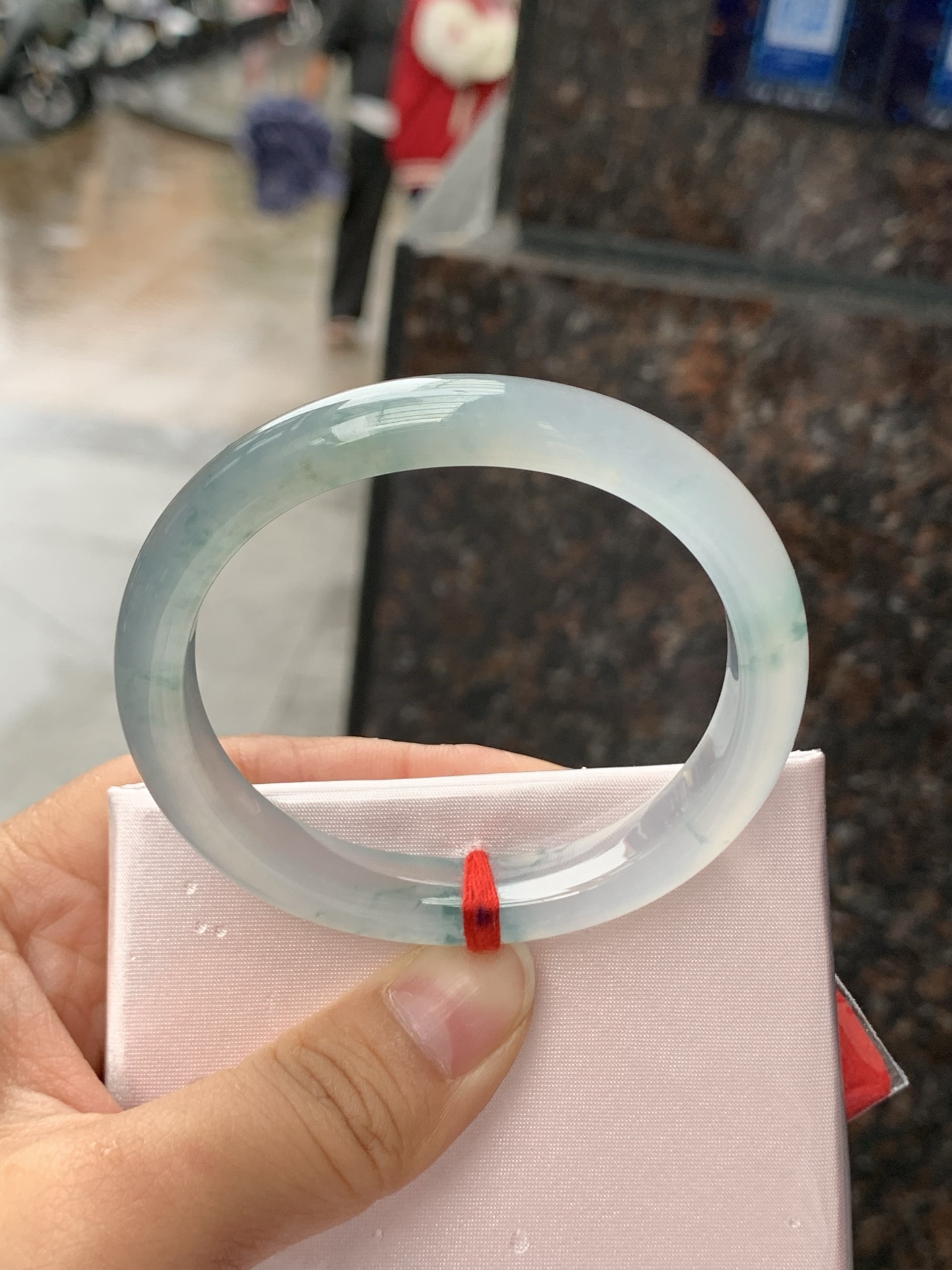 冰飘花贵妃，54.2-47.5-10.2-7，0424-N525，底妆冰透，胶润细腻，蓝花灵动飘逸，勾勒出一幅唯美诗意的山水意境画，古典优雅又秀气，无裂