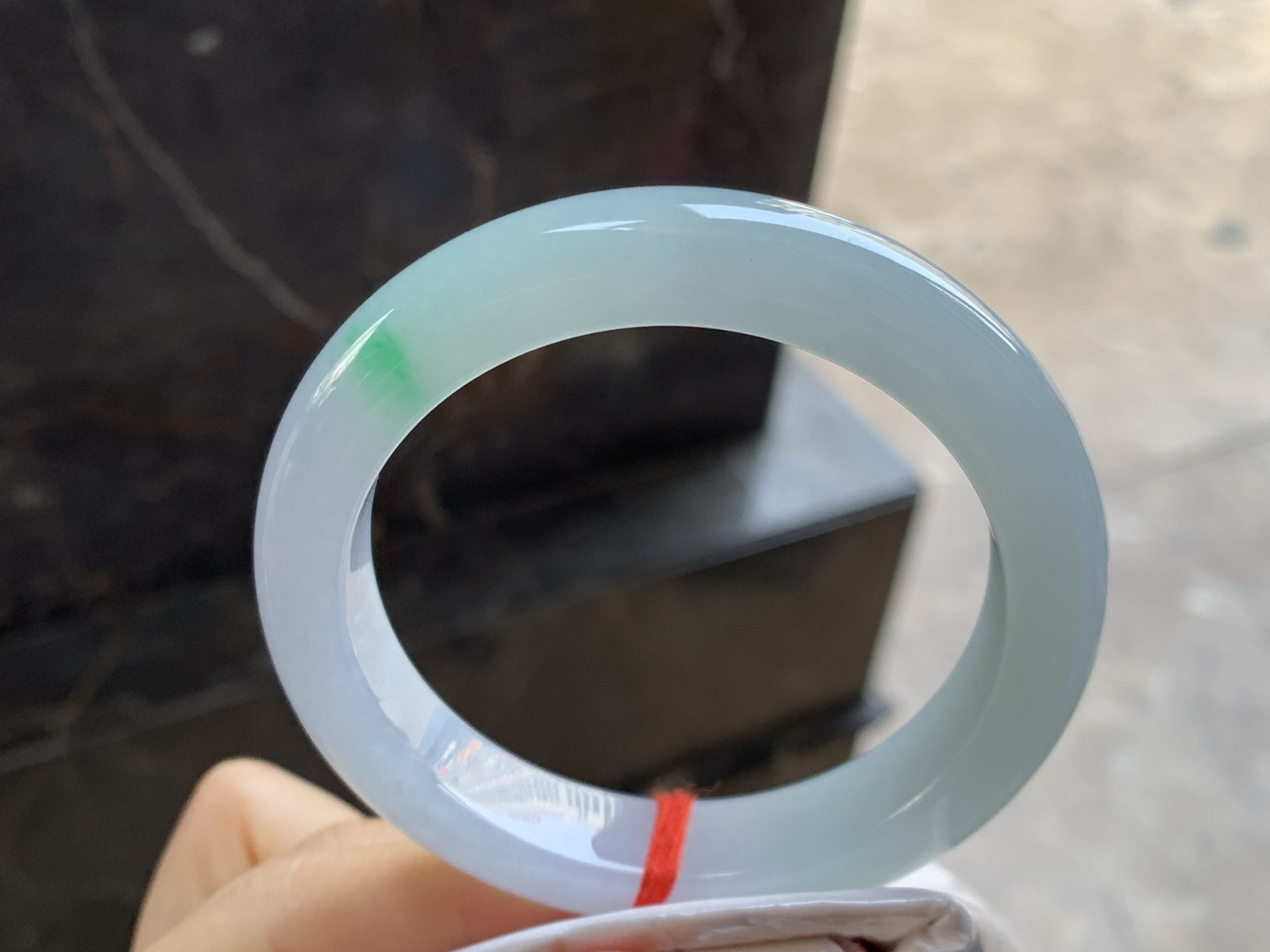 57-12.4-9.4

春带彩手镯^_^底子细腻有种水