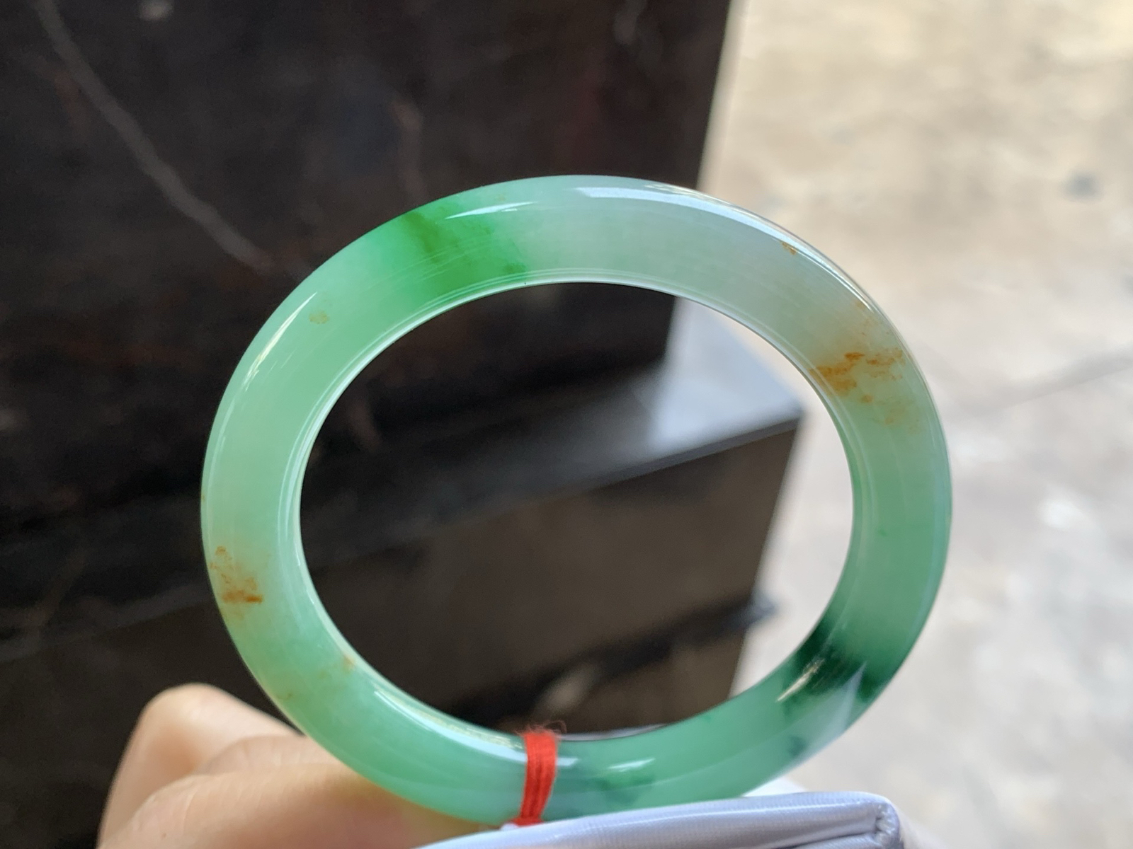 51.5-8.5

带色圆条手镯^_^肉质细腻 颜色漂亮有特色