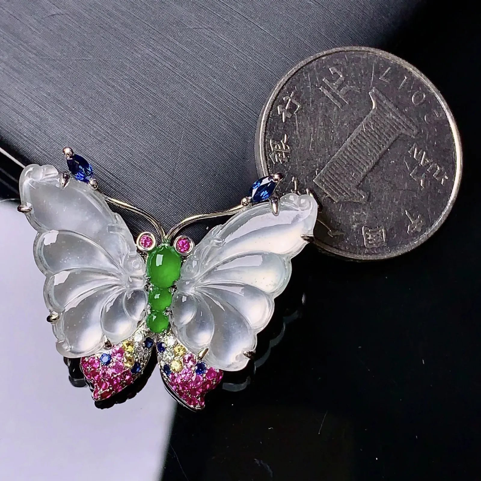 18k金钻镶嵌冰种蝴蝶吊坠 玉质细腻 色泽艳丽清新 水润亮眼 整体尺寸25.8*31.3*6.8p1