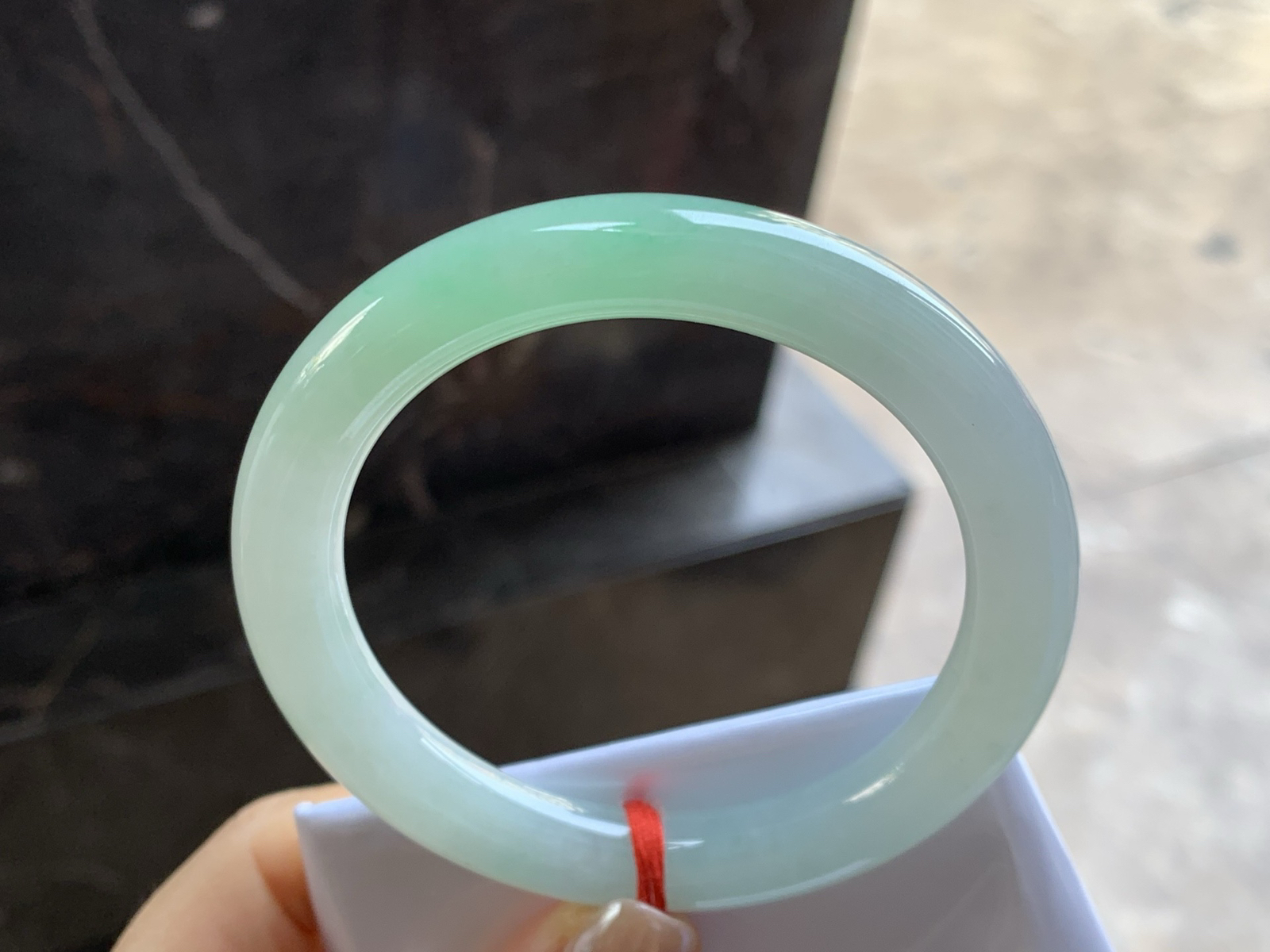 56-10

带色圆条手镯^_^底子细腻干净 小清新