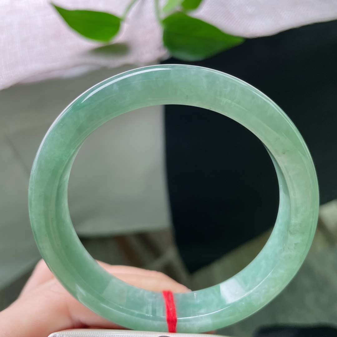 57/12/7.8，绿底正圈，颜色分布均匀，水头好，种老，内纹不显，ss51982a