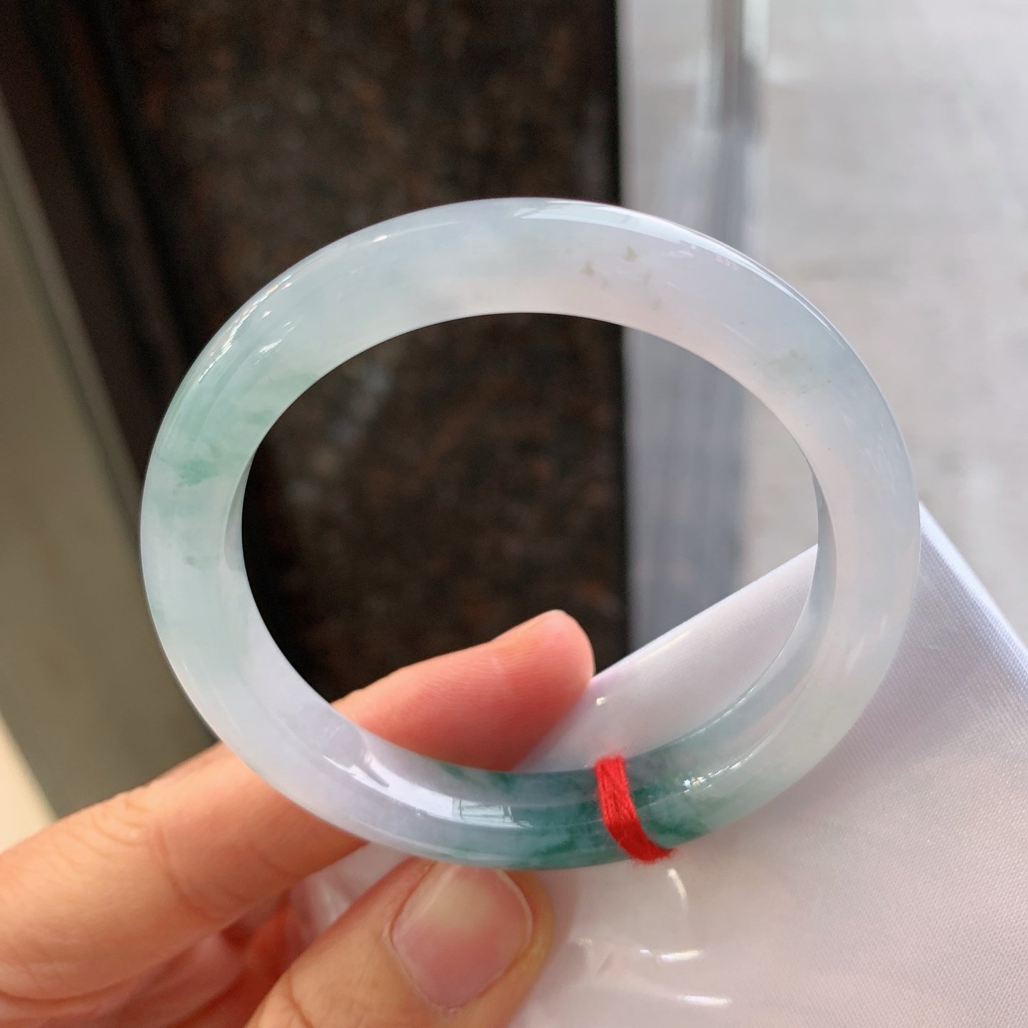 正圈冰种飘花，无裂，尺寸：52.3/8.8/7.8，冰润