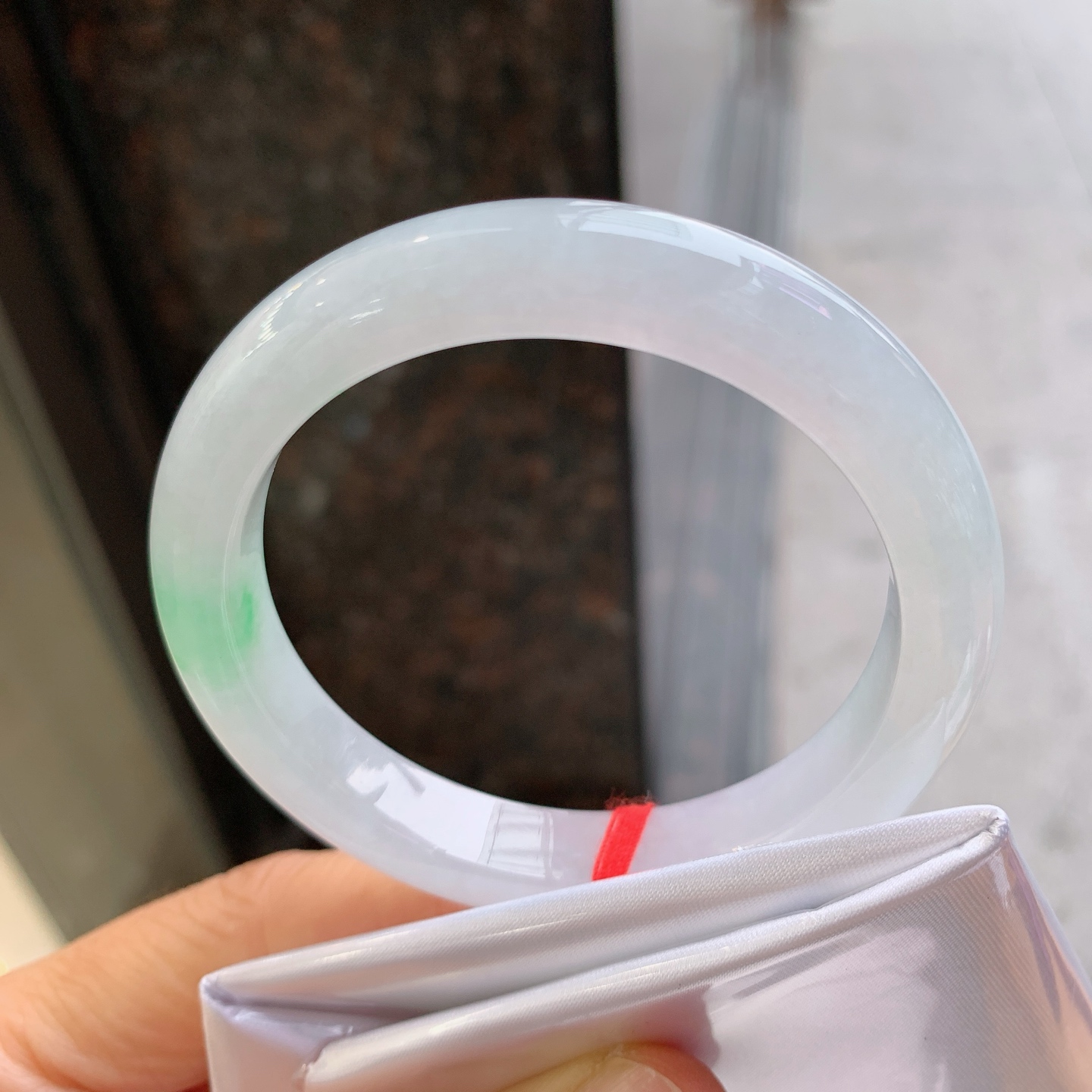 正圈冰飘绿，无裂，尺寸：53.5/10.2/8.2，清爽