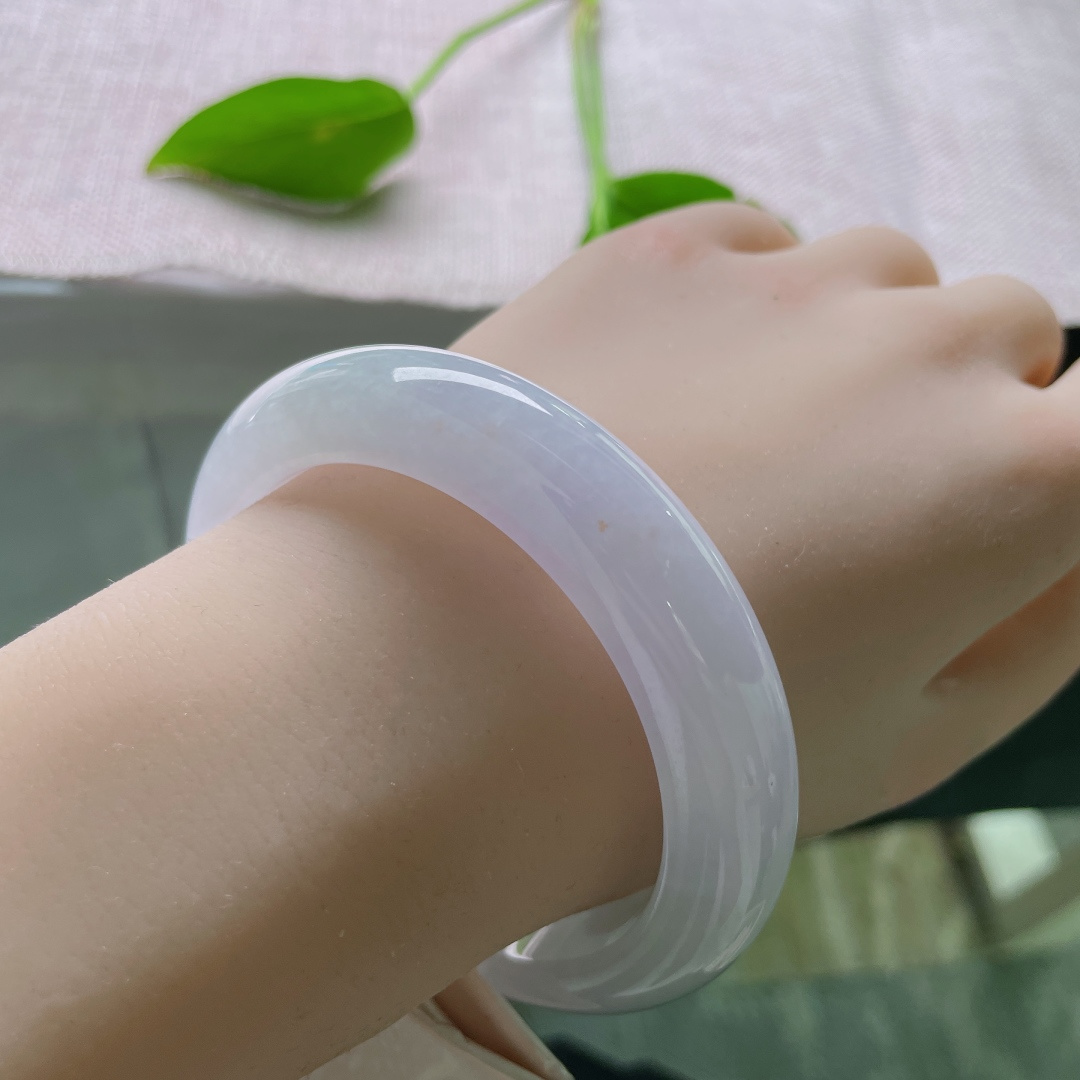 57.9/13.9/9.3，正圈，淡紫如雾，冰透如玉，温柔不挑人。版型厚装，一点皮纹不显，ss51883a