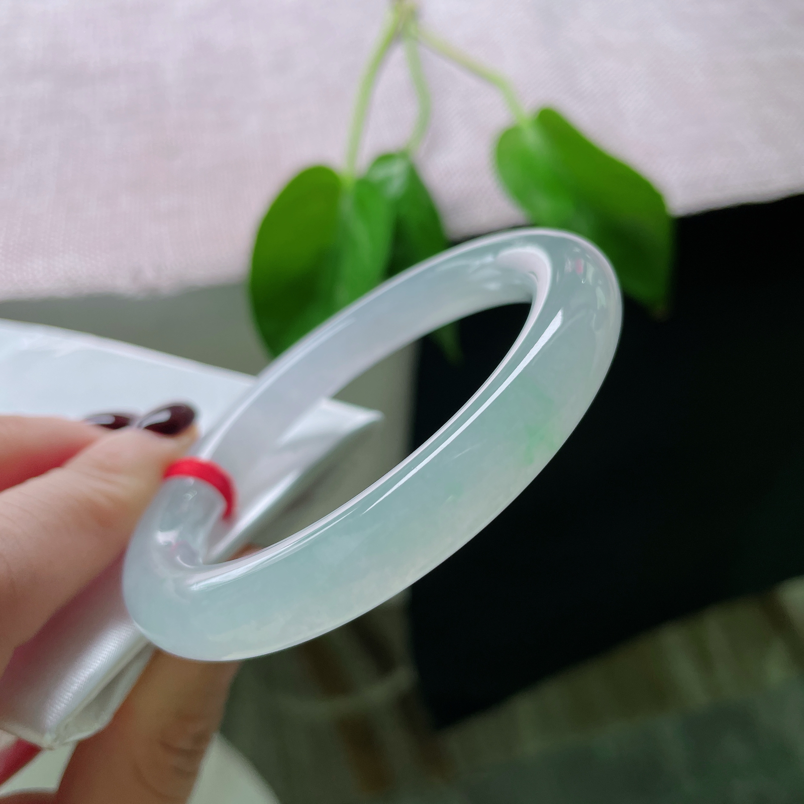 54.5/9.6，冰晴圆条，如烟似雾，自成一方旖旎天地。高贵又神秘，ss50925a..