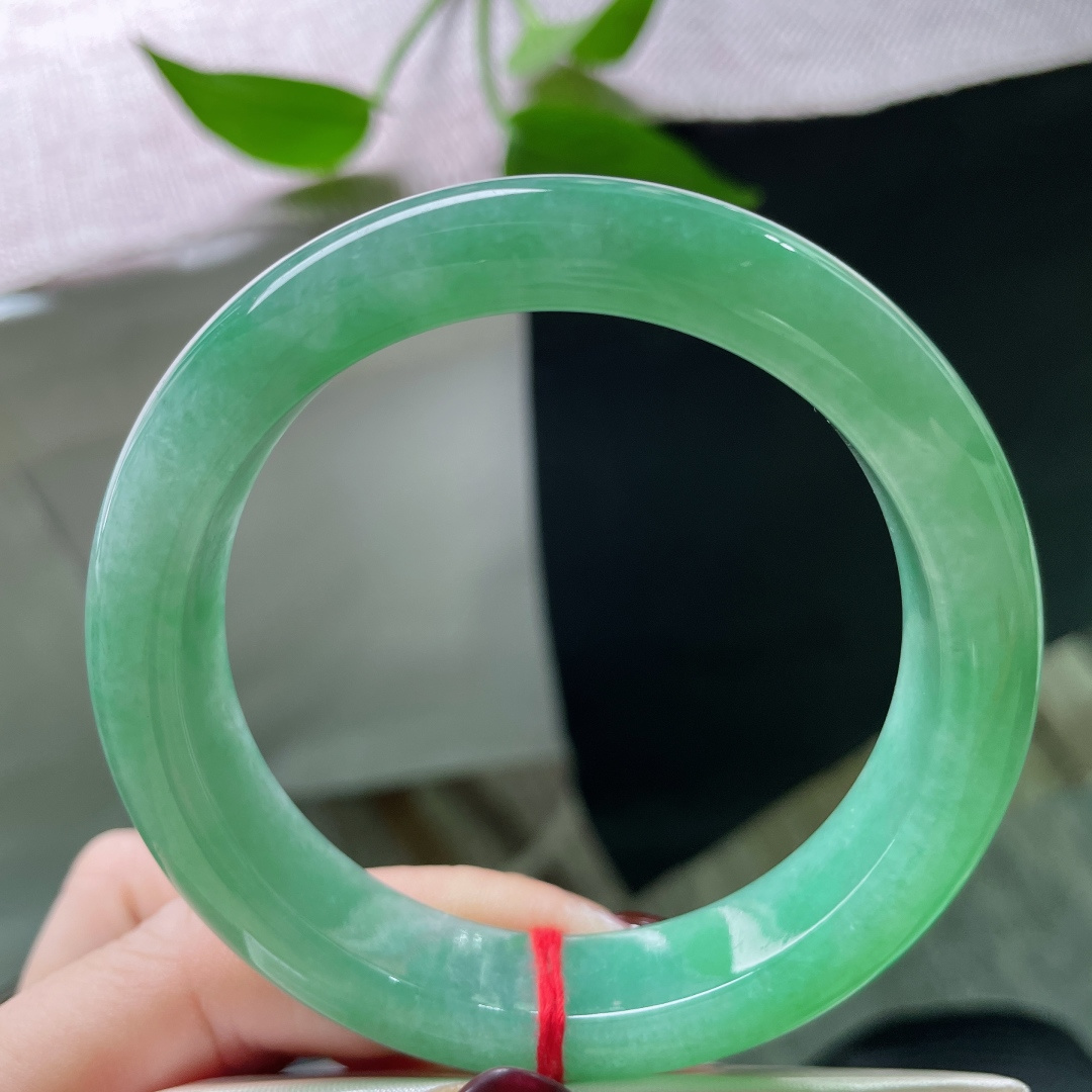 58.3/13/9.1，绿底正圈，满目苍穹，如一汪凝固的春水，深邃且耐看。无裂，ss51683a