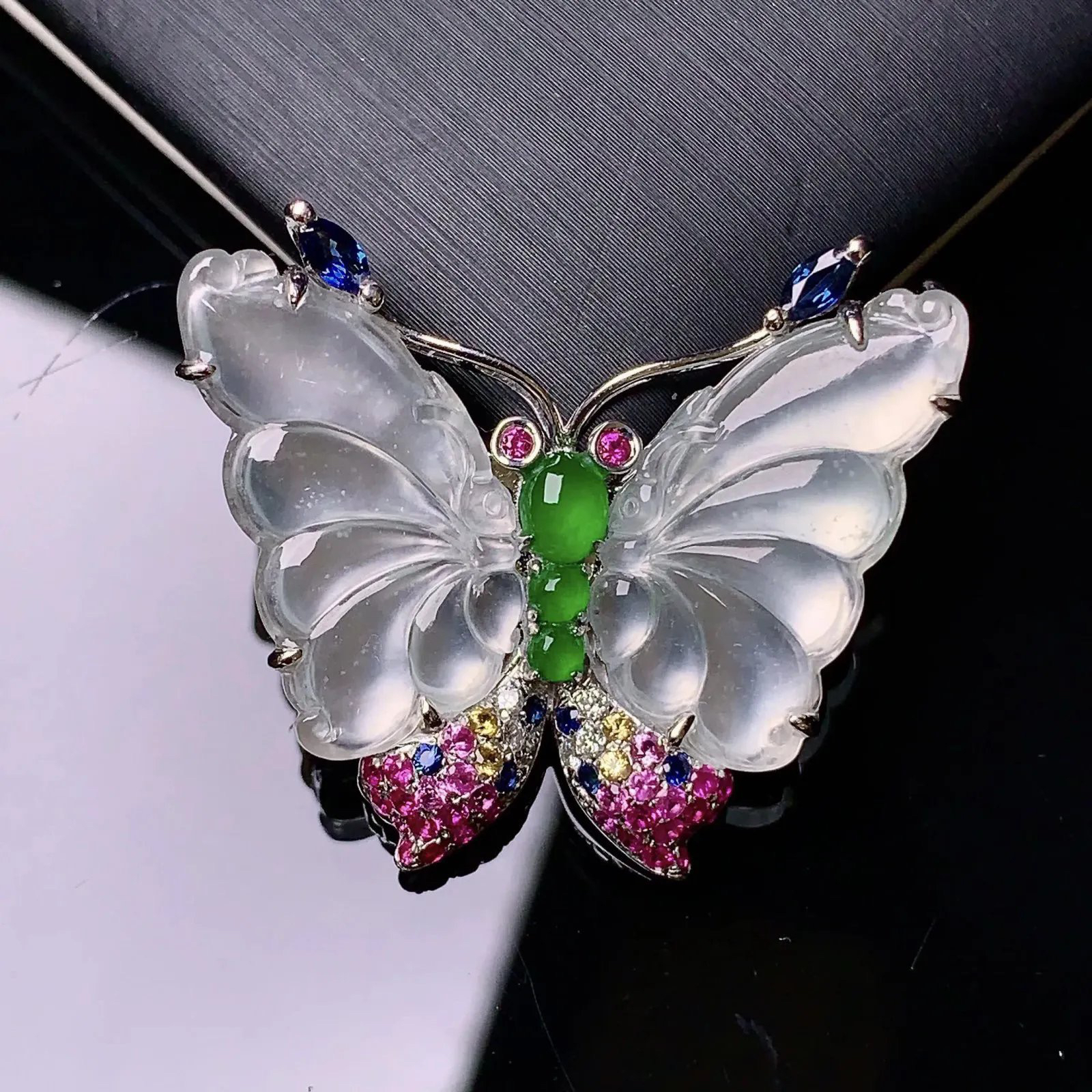 18k金钻镶嵌冰种蝴蝶吊坠 玉质细腻 色泽艳丽清新 水润亮眼 整体尺寸25.8*31.3*6.8p1