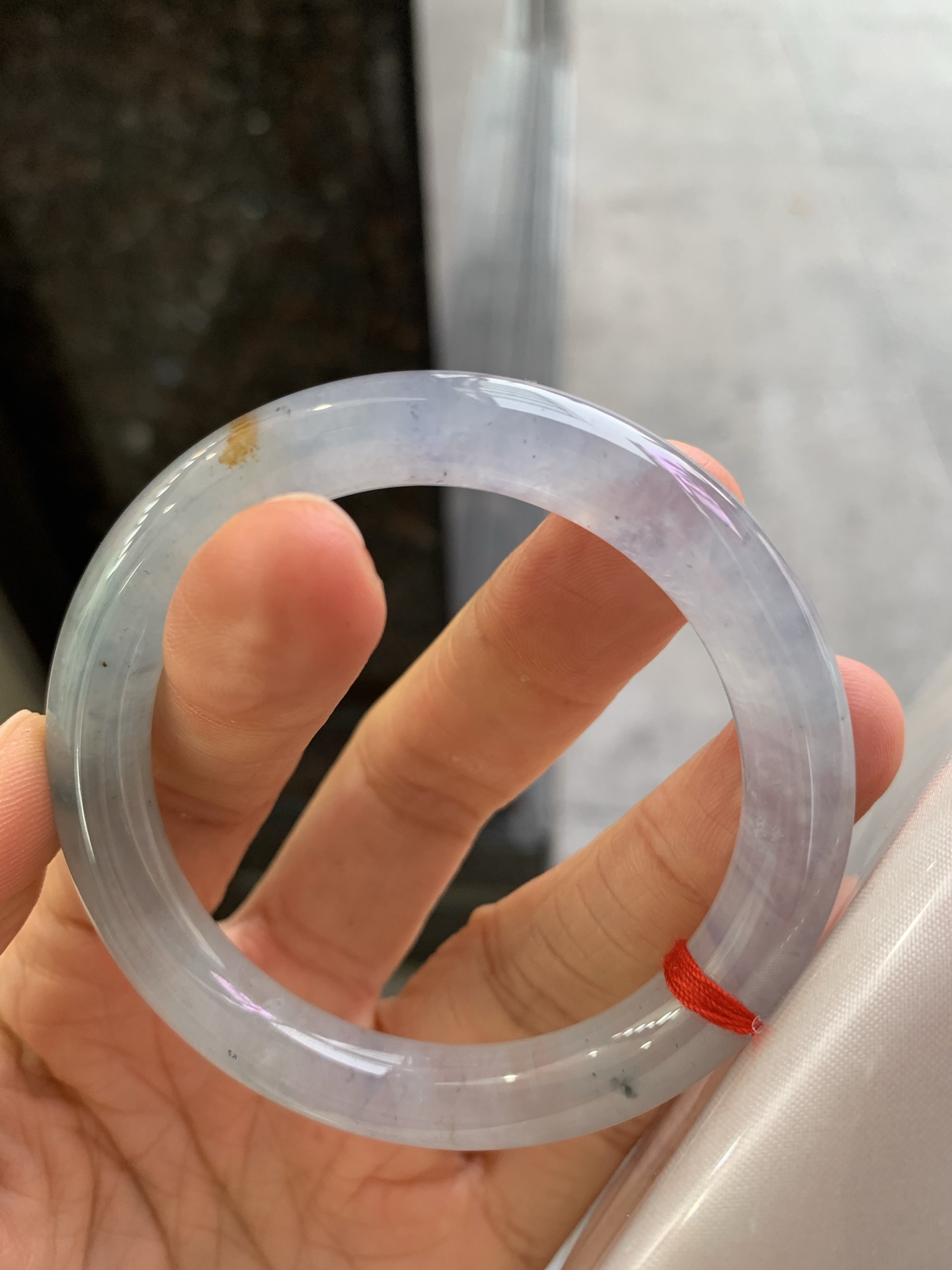 圆条冰种带黄翡，无裂，尺寸：52.3/9.2/9