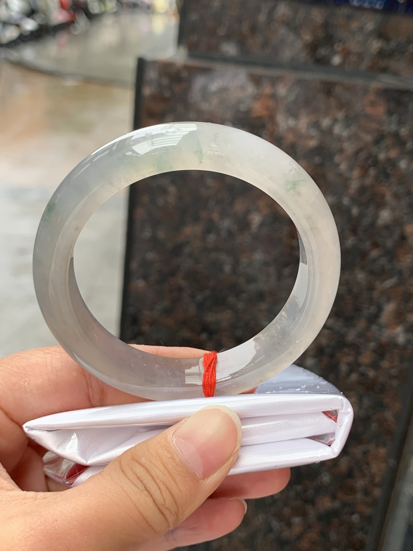 冰茶色正圈，53.1-12-8.5，0424-N530，底妆冰润，珠光宝气的冰咖啡，有种复古难得一见的清冷感，无裂