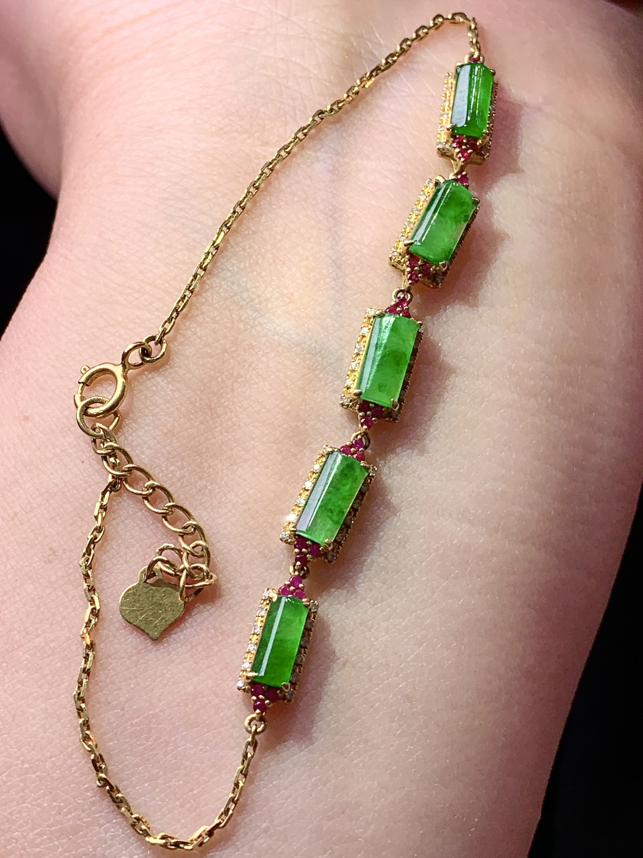 18k金钻镶嵌满绿玉柱手链 玉质细腻 色泽艳丽清新 水润亮眼 整体尺寸160*4.8*4.2j3