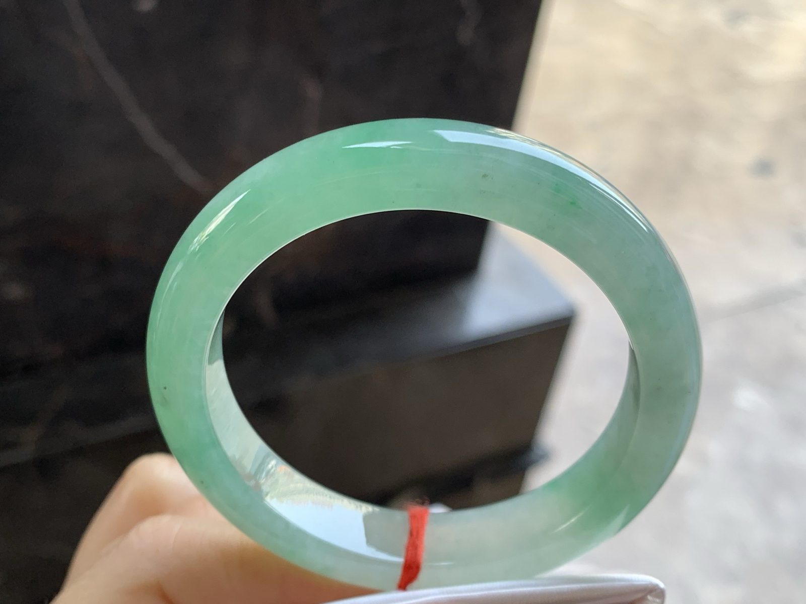 54-11.7-8.6

糯冰种带色手镯^_^有种有色～上手漂亮