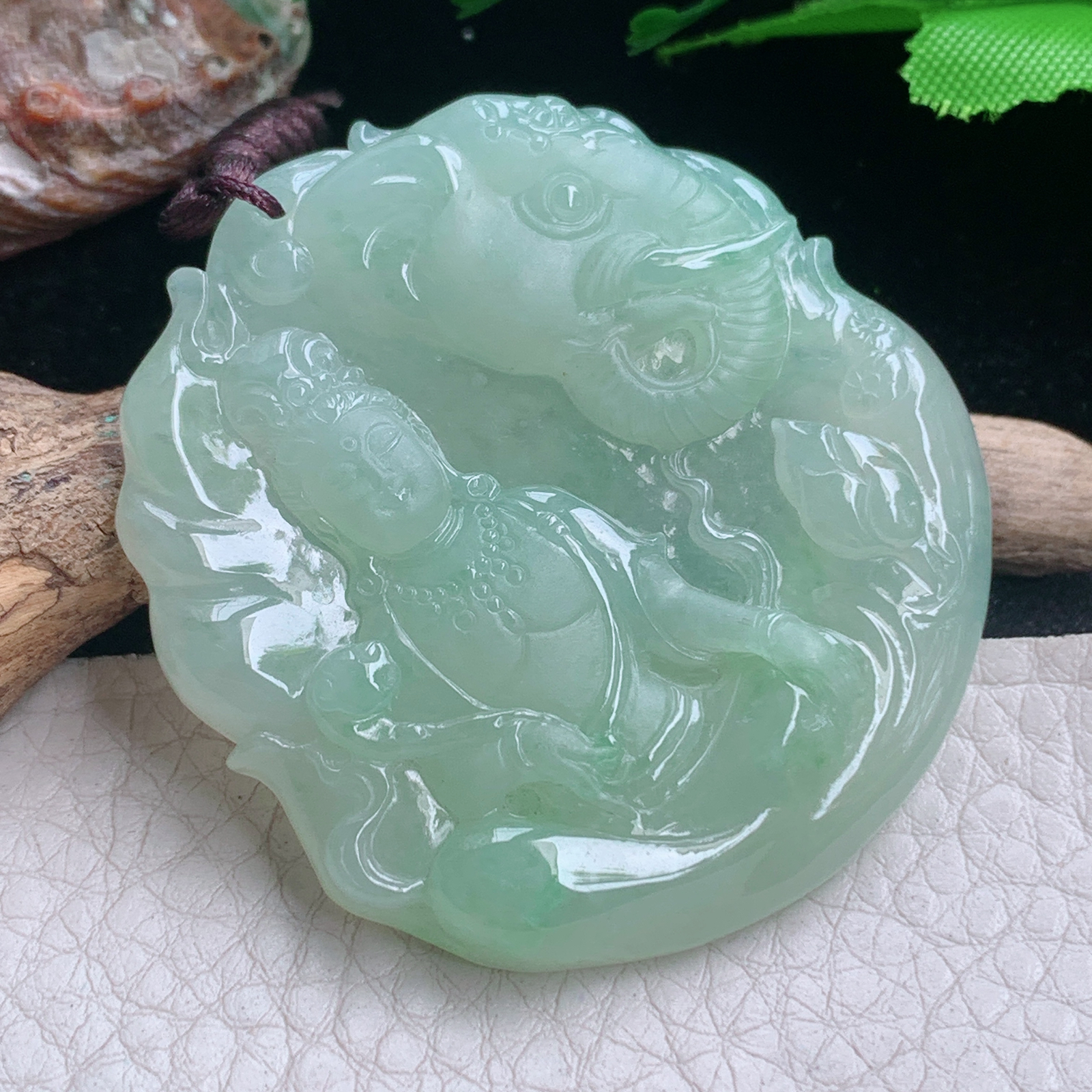 bg实拍50*46.5*6缅甸翡翠精雕甜绿普贤菩萨 生肖守护神玉吊坠 玉挂件