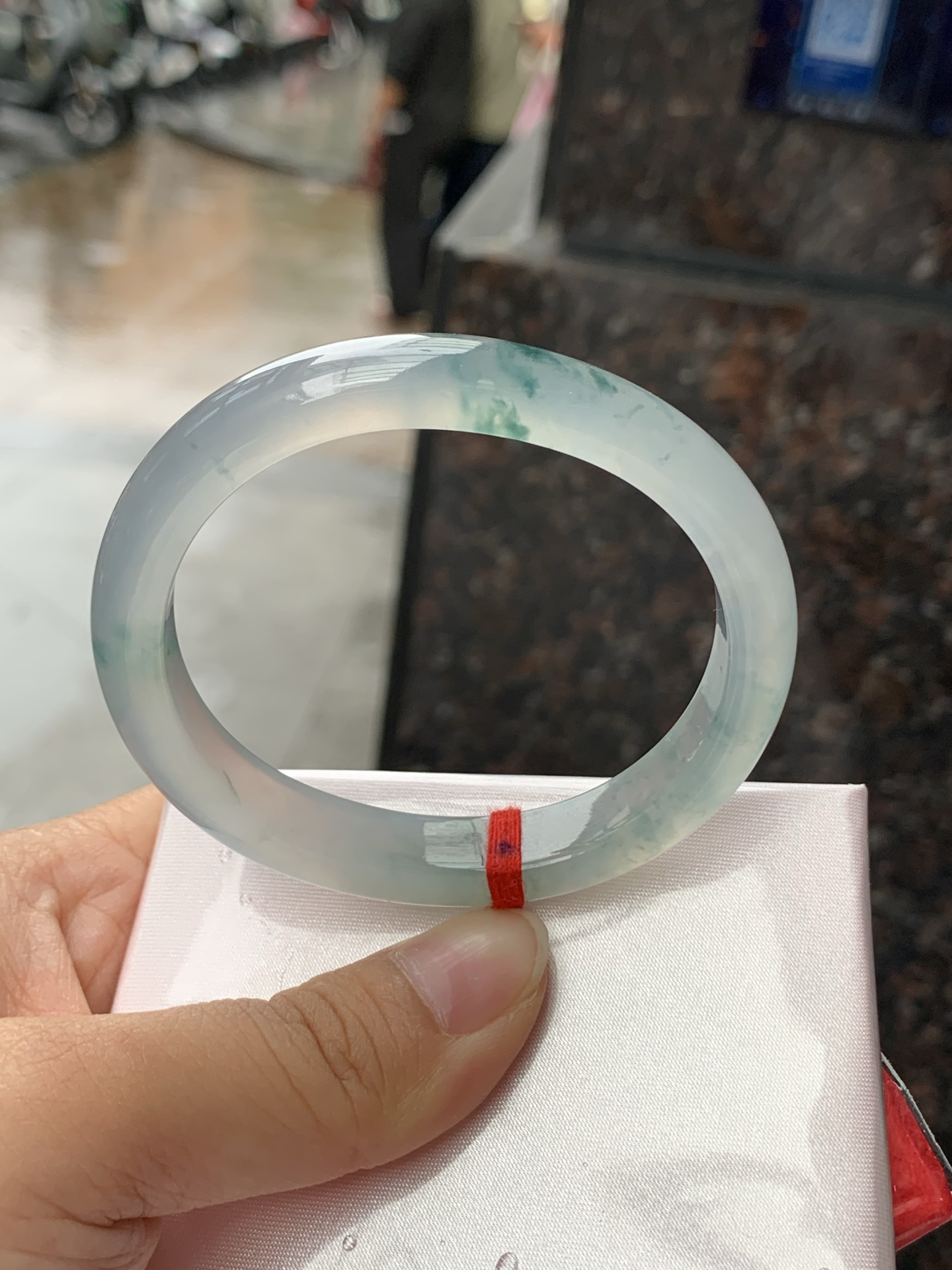 冰飘花贵妃，54.2-47.5-10.2-7，0424-N525，底妆冰透，胶润细腻，蓝花灵动飘逸，勾勒出一幅唯美诗意的山水意境画，古典优雅又秀气，无裂