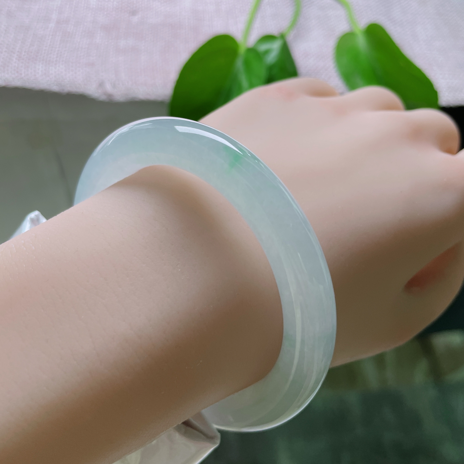 54.5/9.6，冰晴圆条，如烟似雾，自成一方旖旎天地。高贵又神秘，ss50925a..