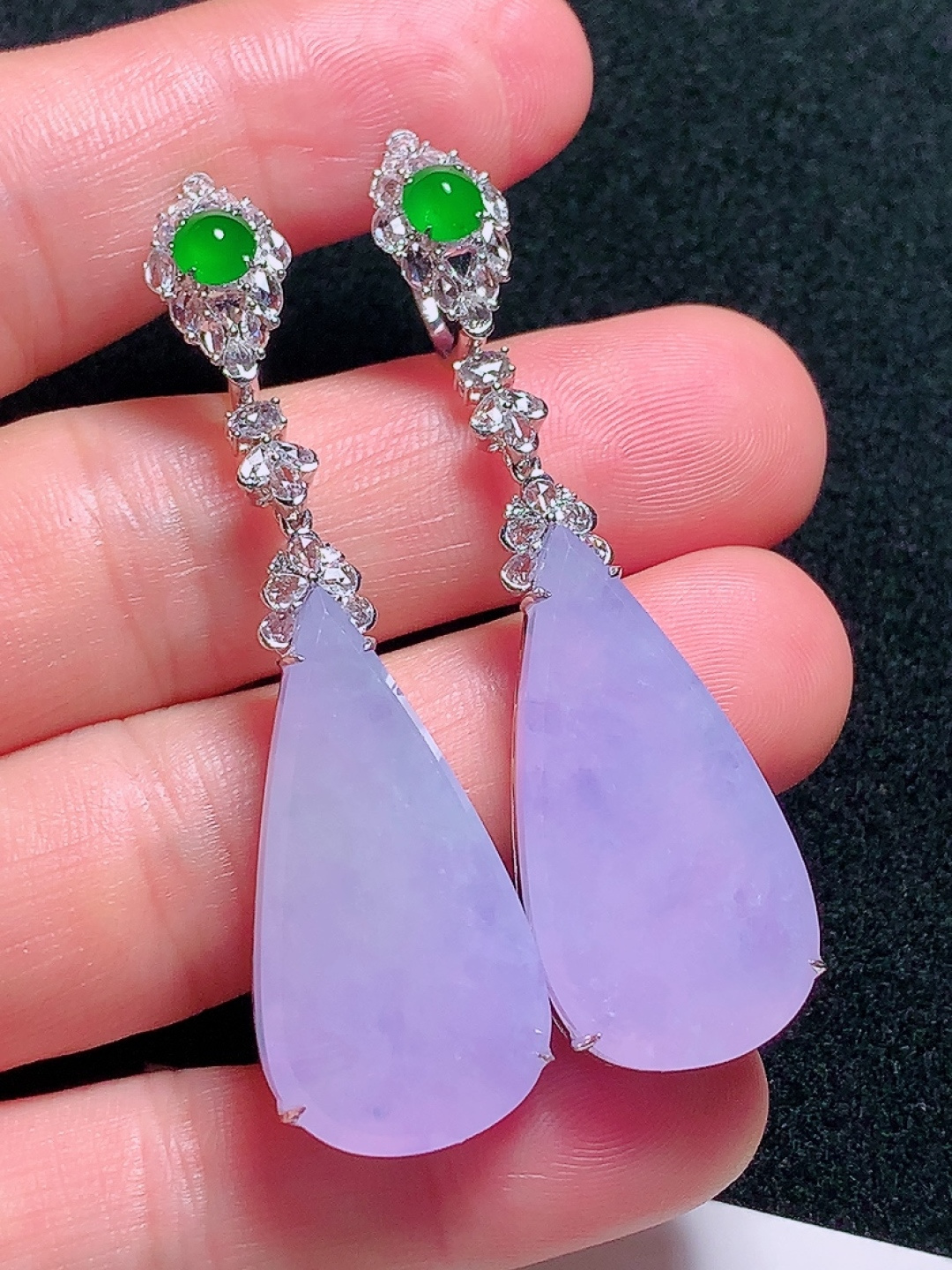 ️18k金镶嵌冰种紫色大水滴耳坠，种老水头好，又冰又润，饱满无裂：56.2/15.9/8.4mm裸石：31.2/15.8/4.6mm，编号