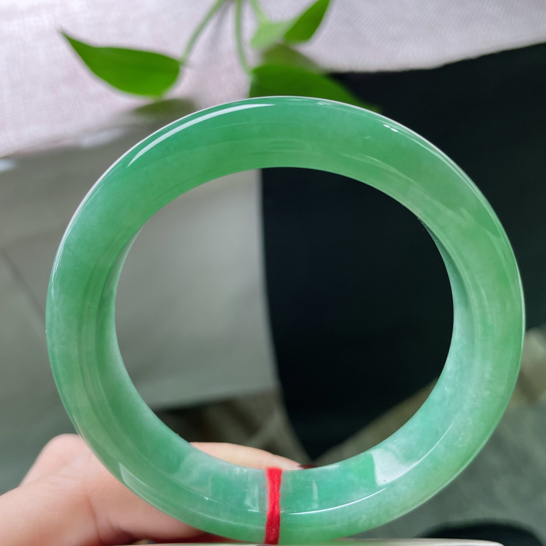 58.3/13/9.1，绿底正圈，满目苍穹，如一汪凝固的春水，深邃且耐看。无裂，ss51683a