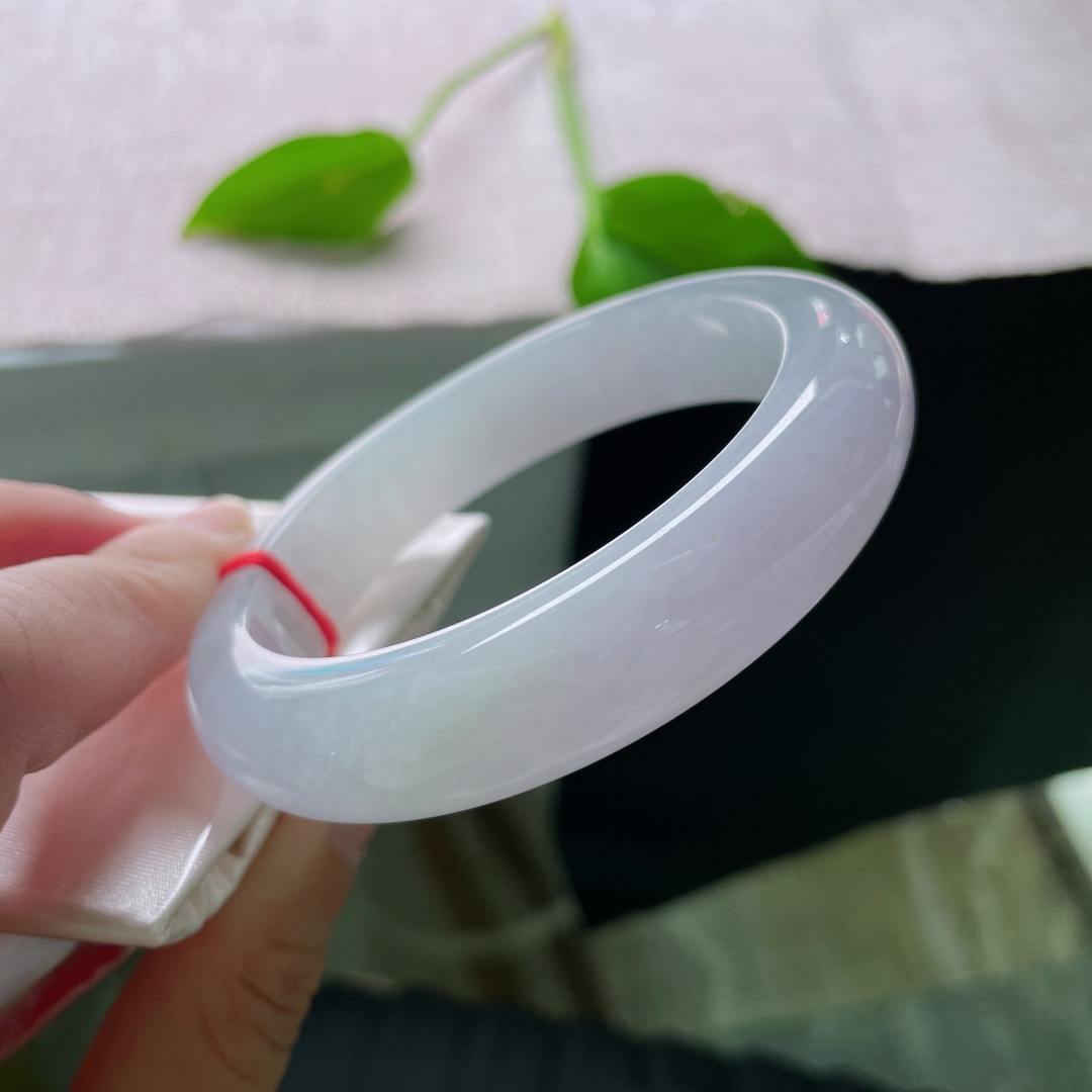 57.9/13.9/9.3，正圈，淡紫如雾，冰透如玉，温柔不挑人。版型厚装，一点皮纹不显，ss51883a