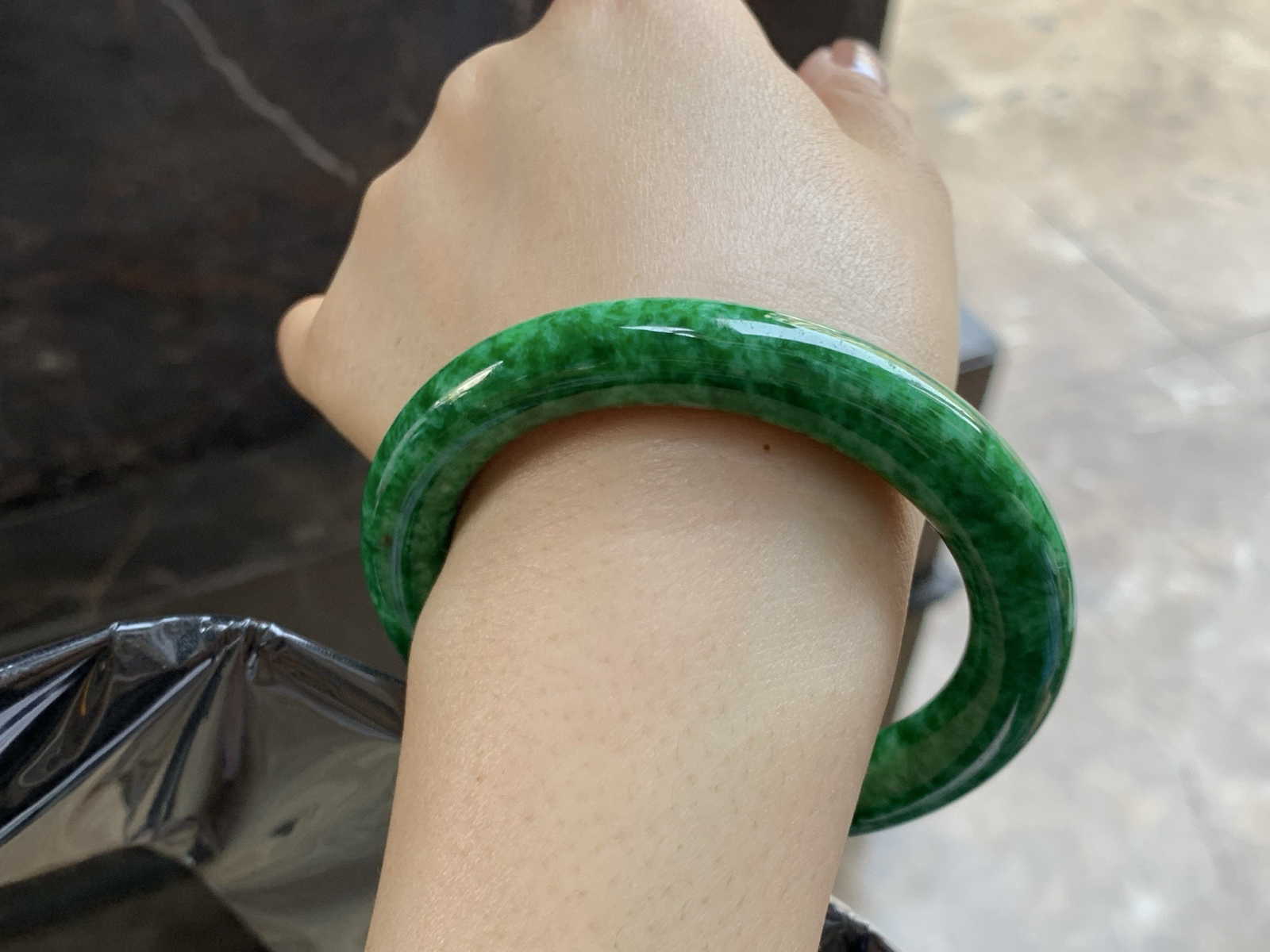 57-10.5

藓加绿圆条手镯^_^特色料子～