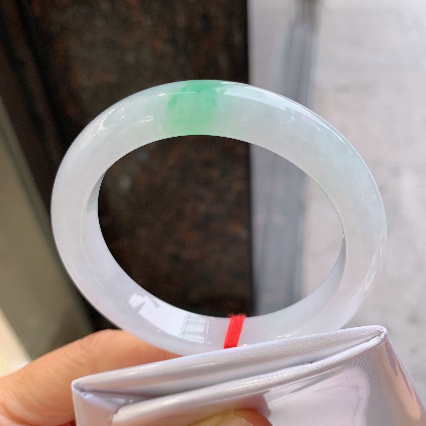 正圈冰飘绿，无裂，尺寸：53.5/10.2/8.2，清爽