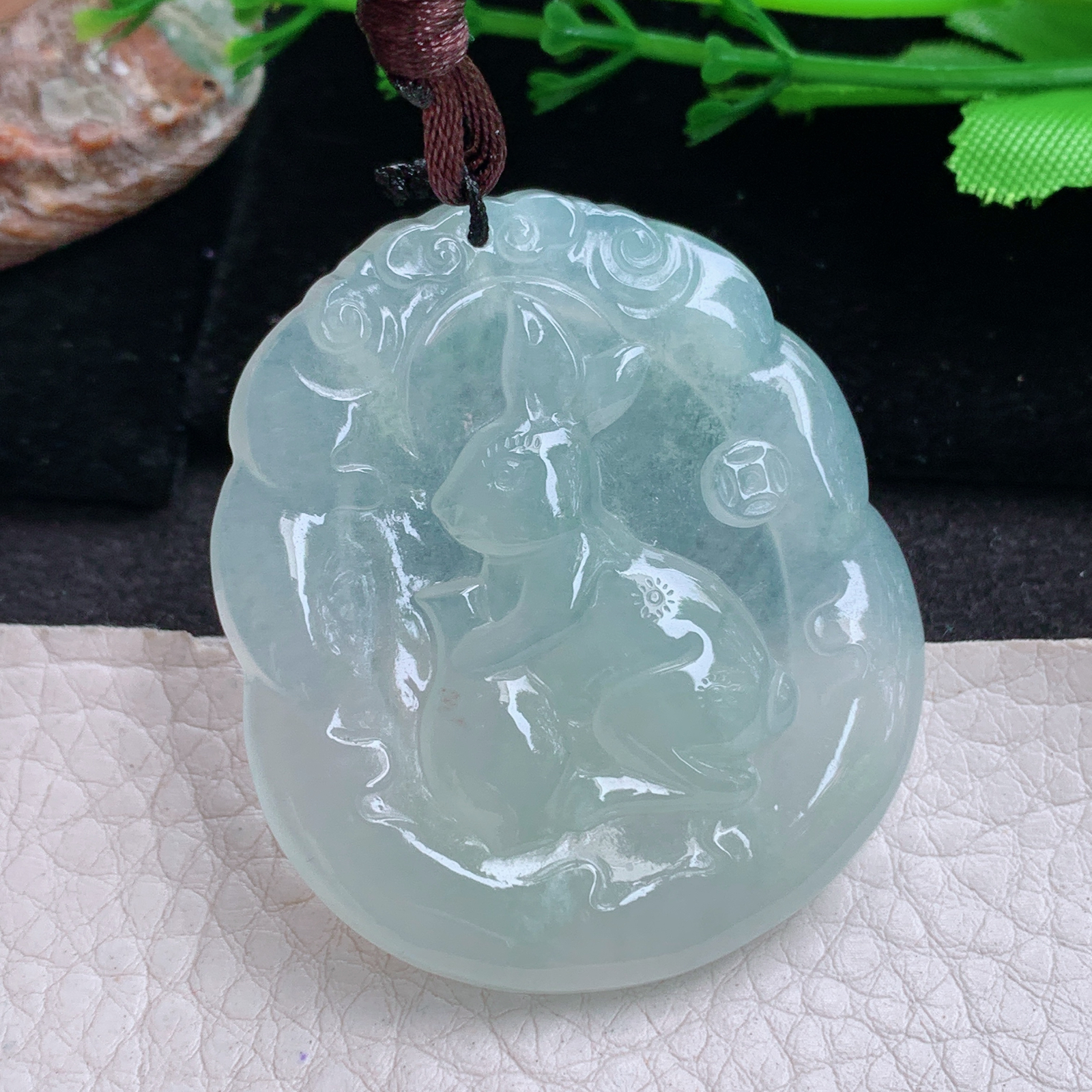 bg实拍62.3*543.5*6缅甸翡翠精雕冰晴兔子 生肖兔玉吊坠 玉挂件